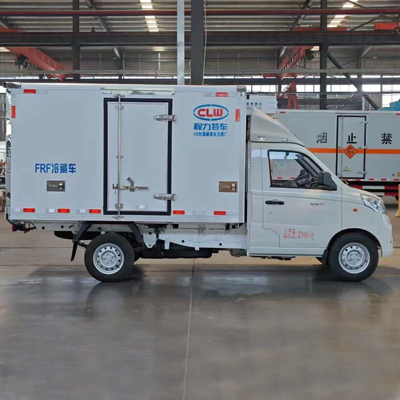 Clw Foton 4X2 Forland 131HP 5cbm Ice Cream Freezer Refrigerated Truck Box Freezer Van with Lifting Plate