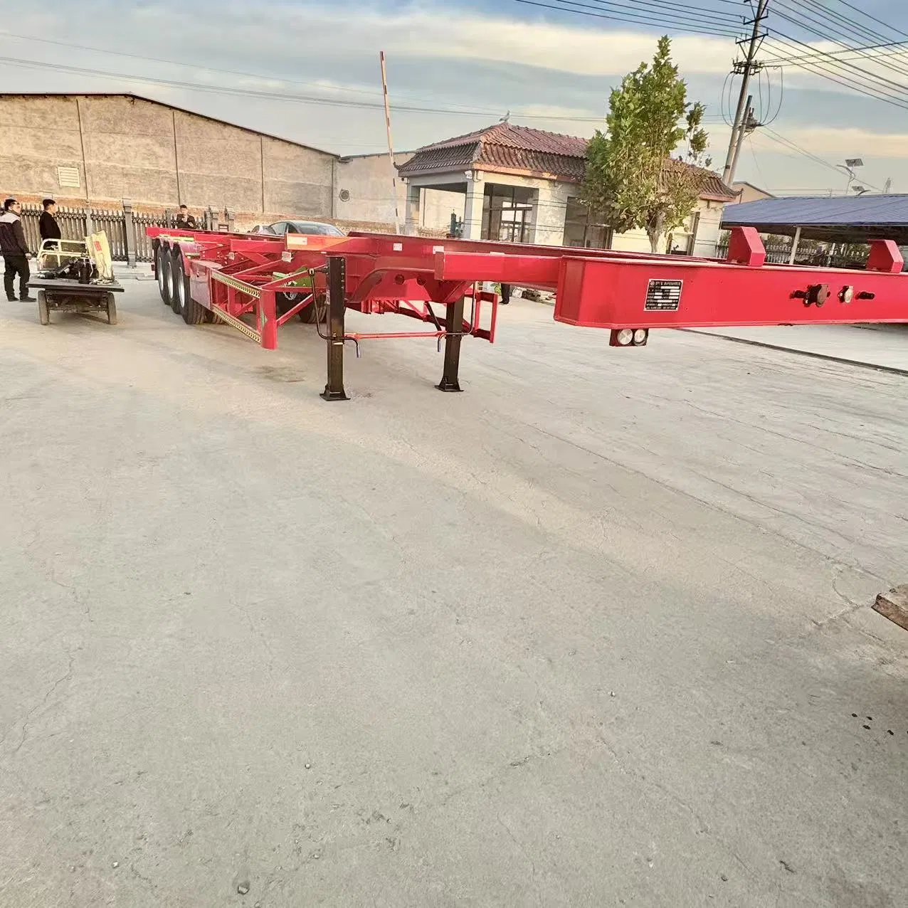 Multi-Wheeled Container Transport Semitrailer, with a Red Appearance and Solid Structure, Is Suitable for Transporting All Kinds of Container Goods, Facilitati