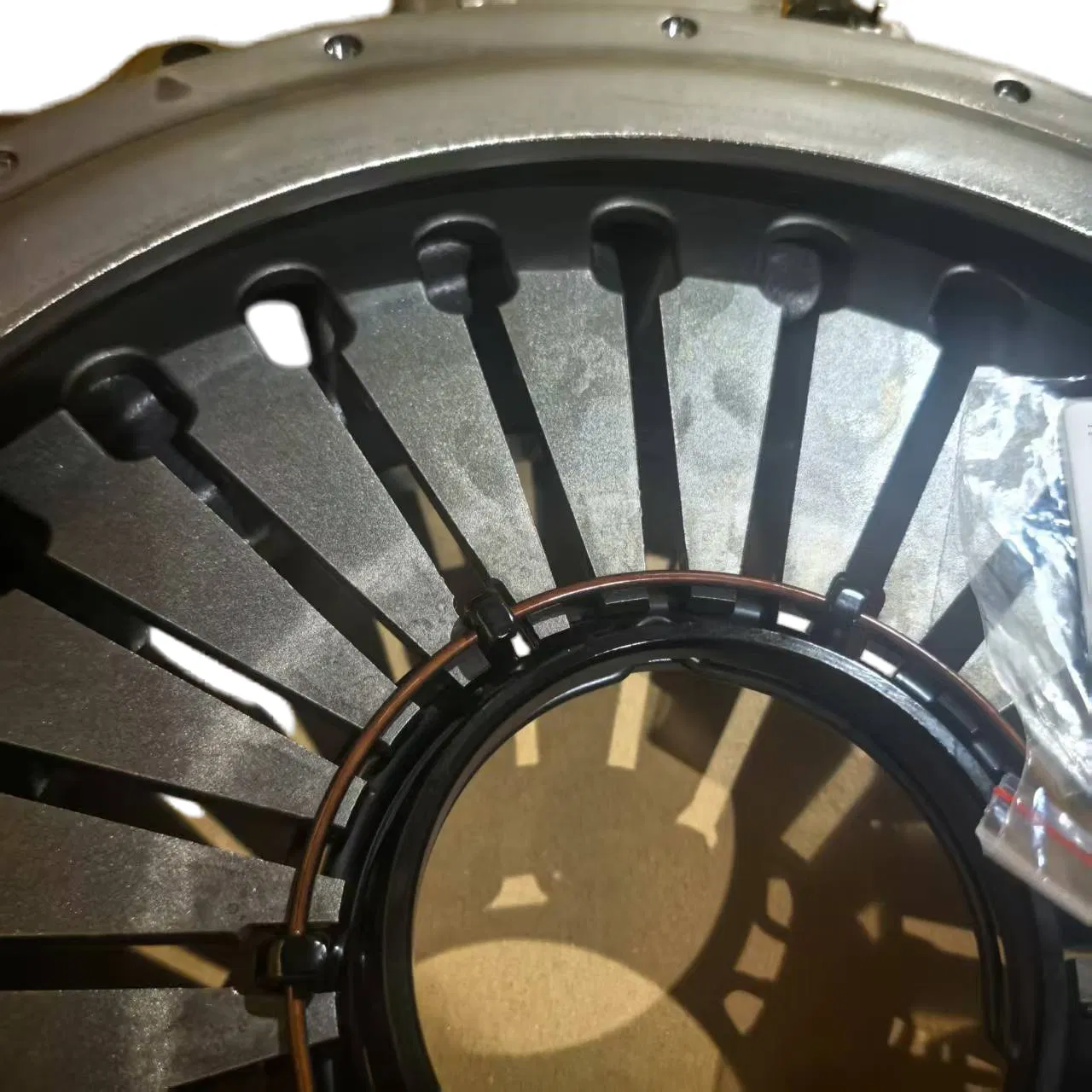 Reliable Sinotruk Clutch Kit Assembly Yz952516000001/2 for Truck Spare Use Customized