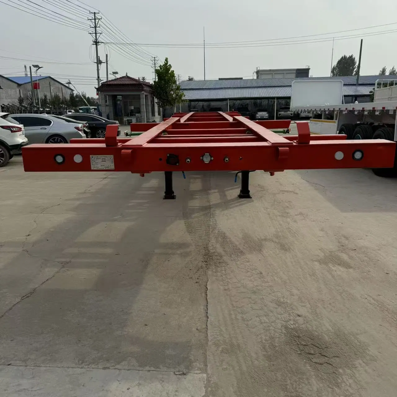 Multi-Wheeled Container Transport Semitrailer, with a Red Appearance and Solid Structure, Is Suitable for Transporting All Kinds of Container Goods, Facilitati