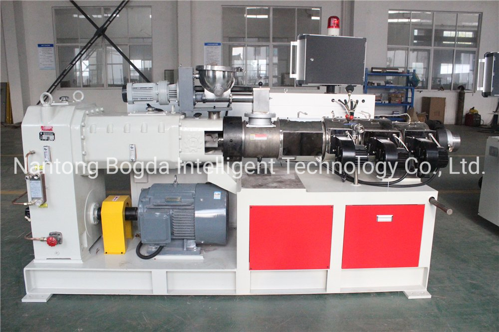 China Manufacturer Indoor Wood PVC WPC Ceiling Panel Plastic Composite PVC Coating Cladding Production Line