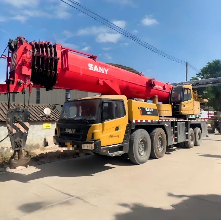 High-Quality Used 90-Ton Mobile Truck Crane Second Hand Crane with Hydraulic Control System From a Top Chinese Brand for Sale.