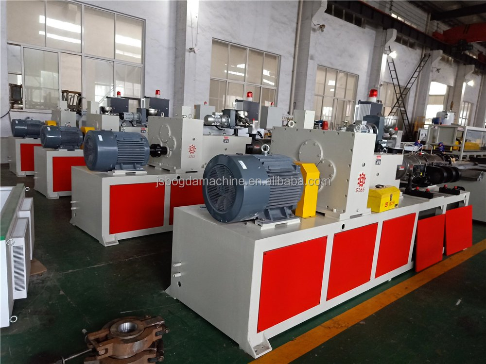 China Manufacturer Indoor Wood PVC WPC Ceiling Panel Plastic Composite PVC Coating Cladding Production Line