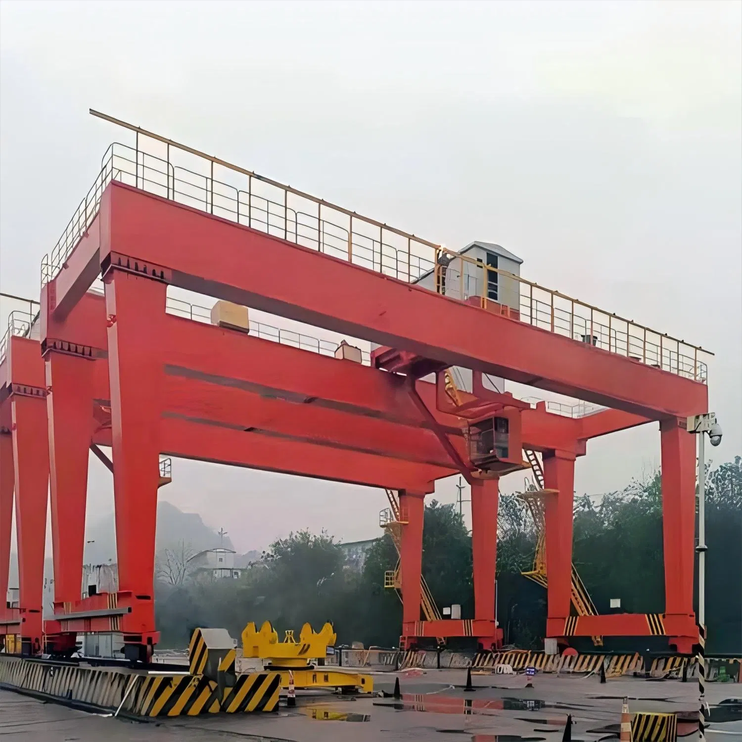 Customizable Heavy-Duty Rubber Tyre Gantry Crane for Cargo