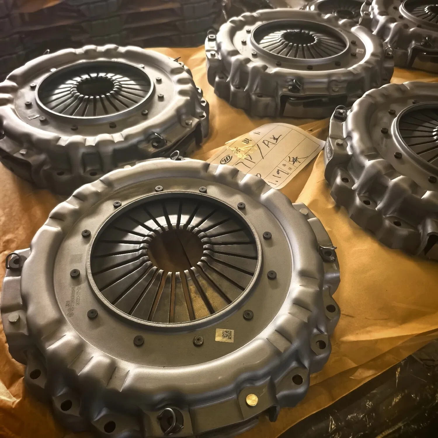 Sinotruk 430mm Clutch Pressure Plate for Heavy-Duty Trucks and Tractors Car Parts 1601210-721c/a