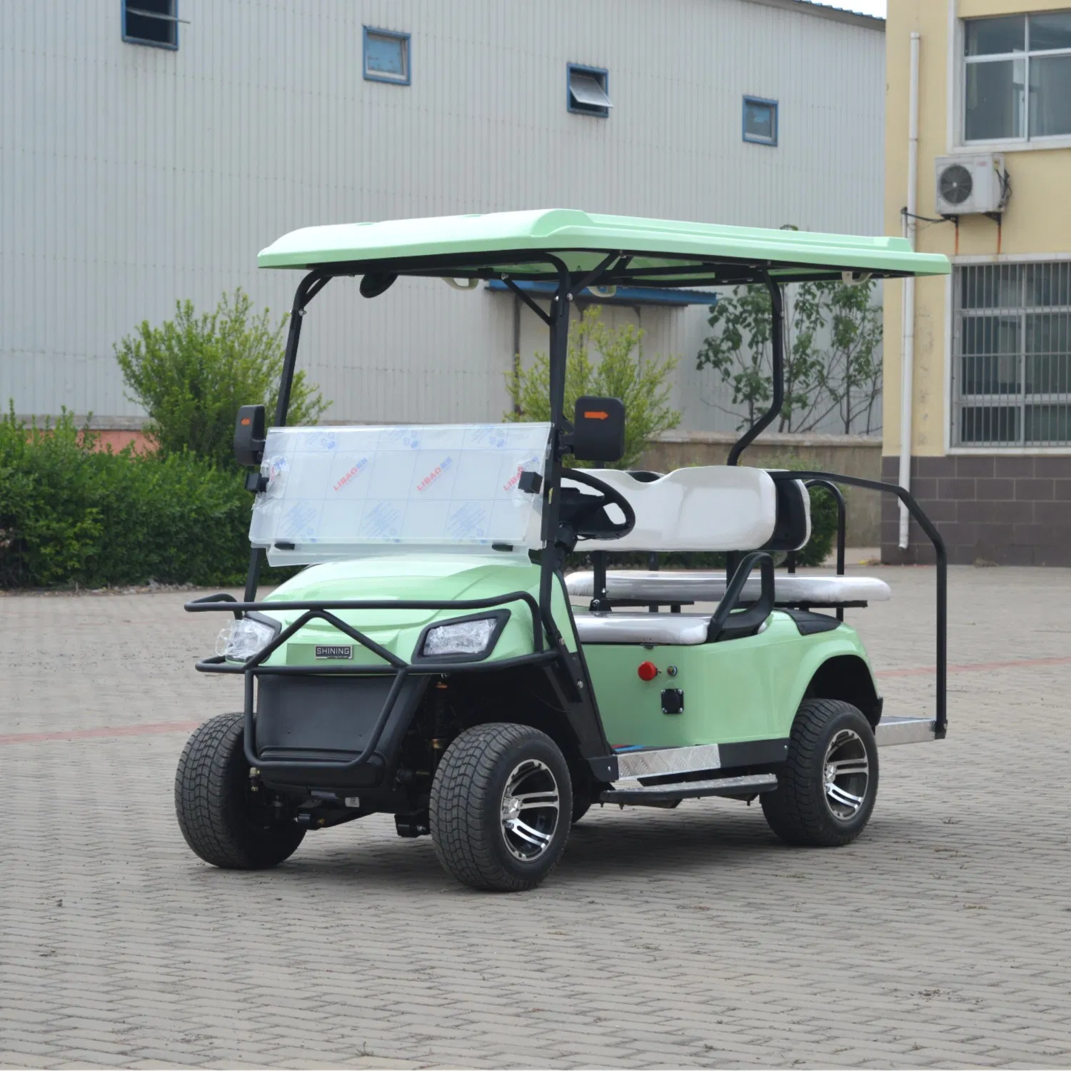 2025 Customized Cargo Carts Delivery Service Logistics Electric Scooters Enclosed Trunk Golf Cart City Drive