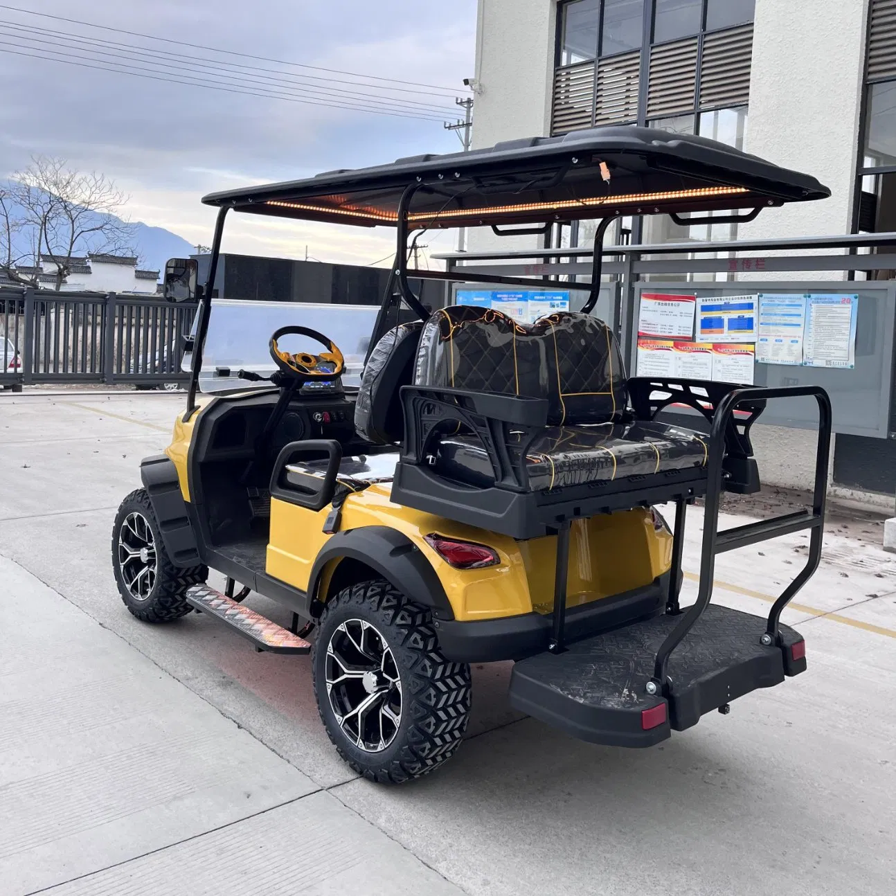 Luxury Tourist Street Legal Electric Buggy High Speed 4 Seat Utility Golf Cart