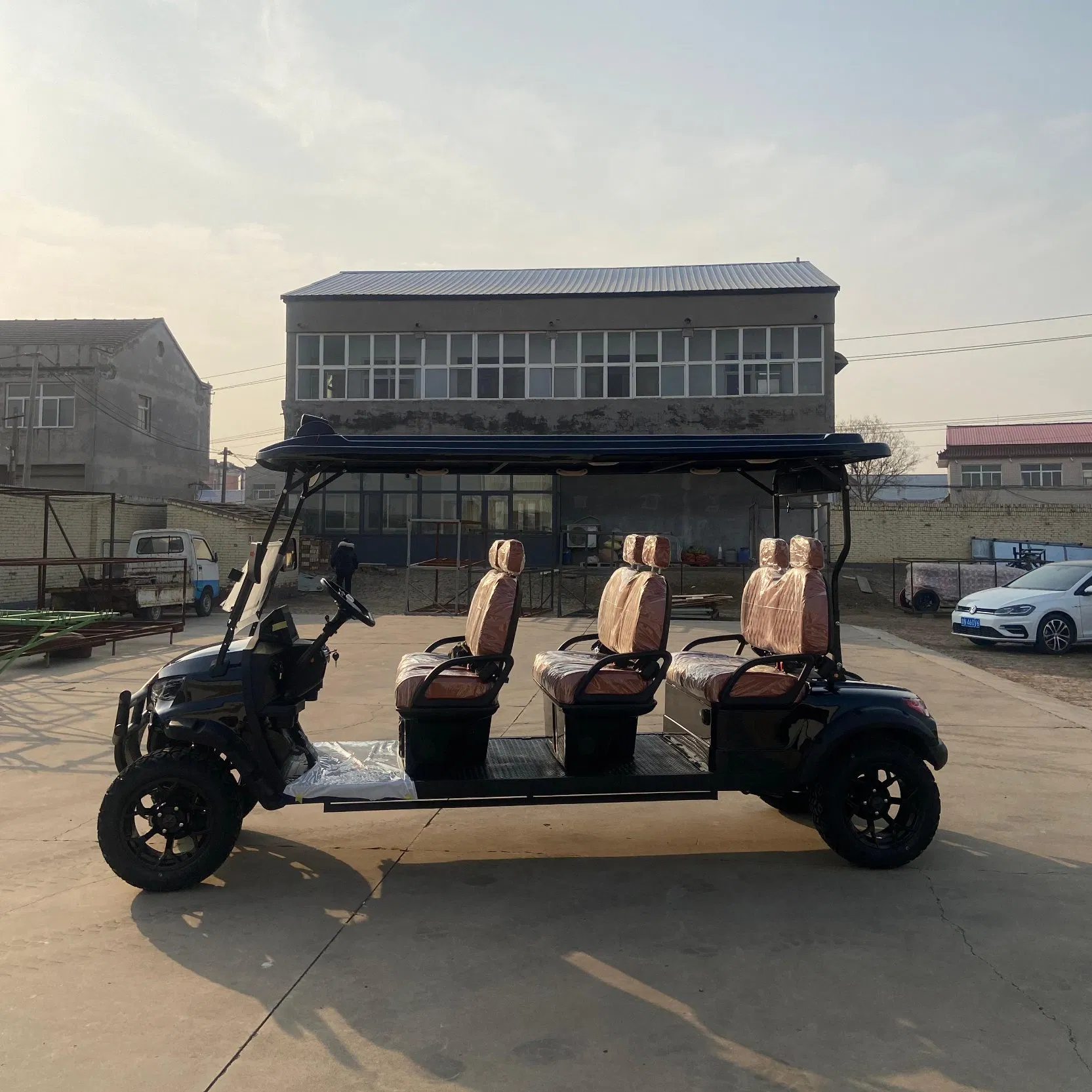 Customizable 6 Seater Solar Power Golf Cart for Community Shuttle