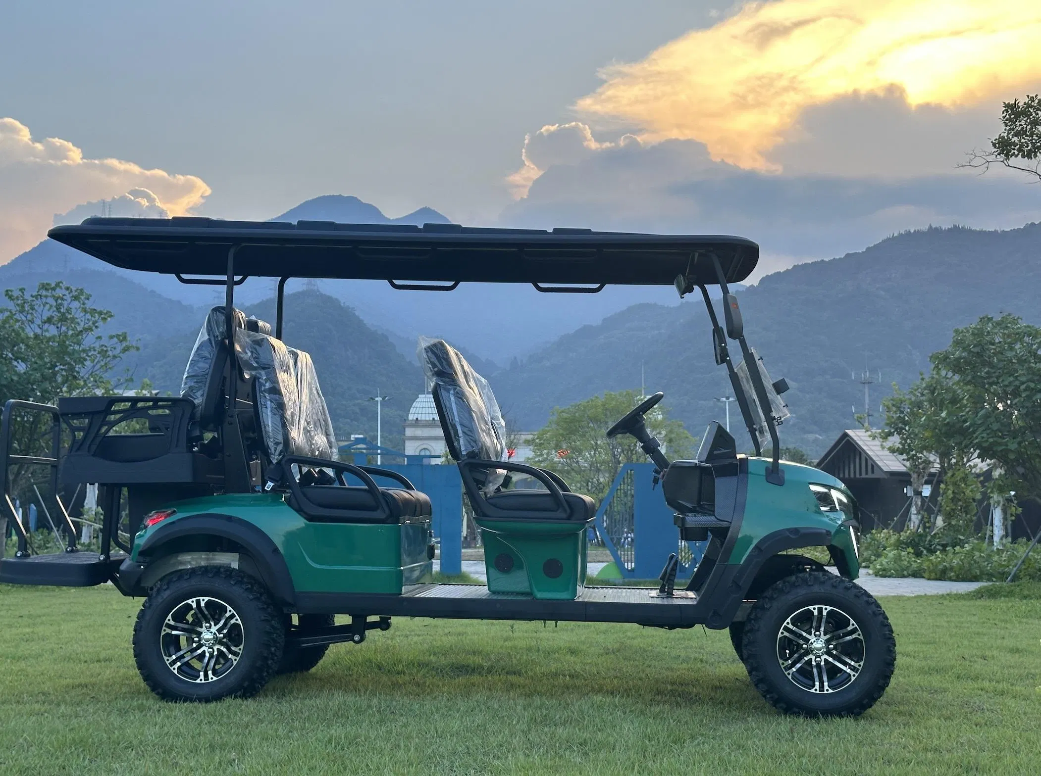 Factory New Export Electric Cart Golf Course Club 2/4/6/8 Seater off-Road Sightseeing Car Solar Power Electric Golf Cart