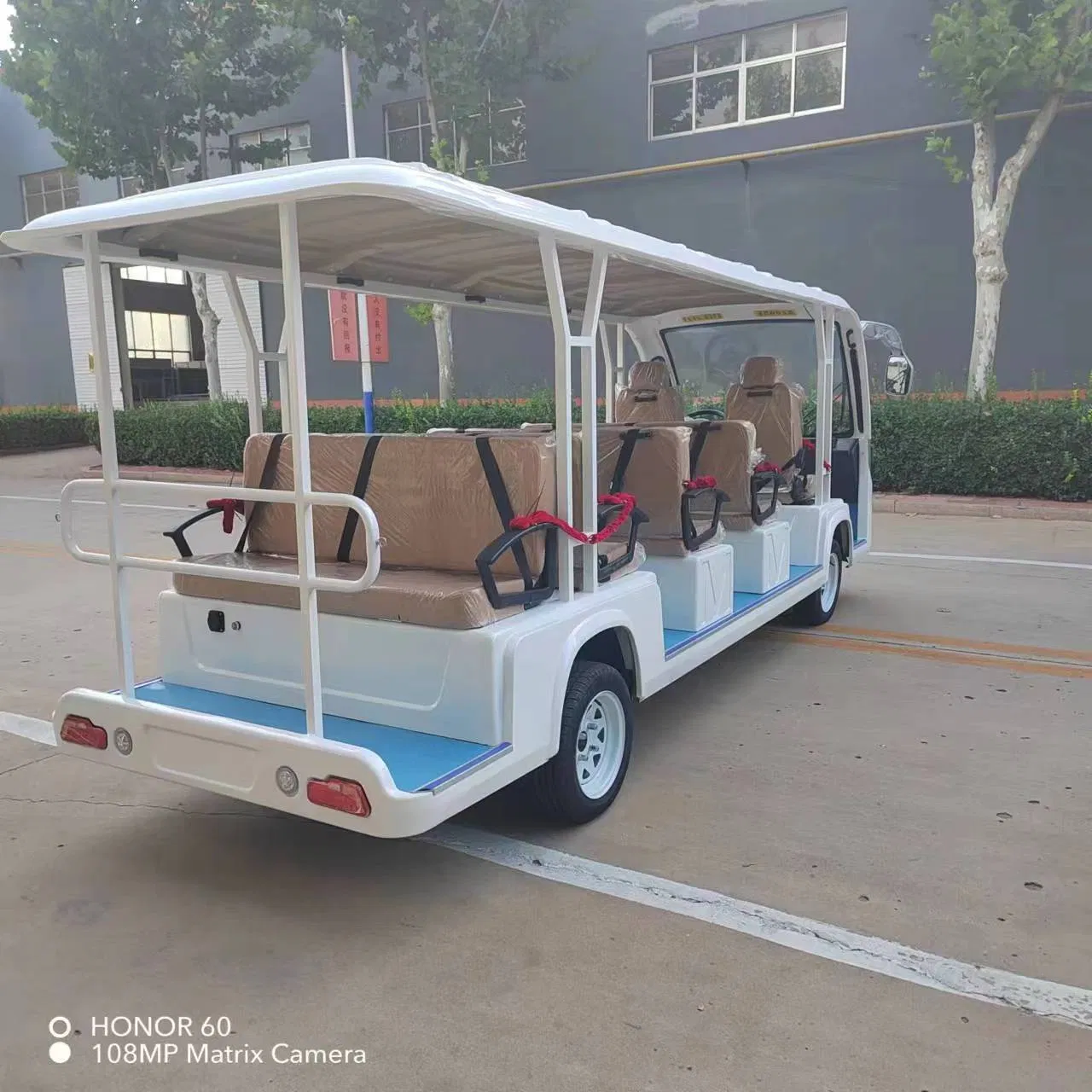 2025 Battery Operated Golf Cart Best Quality Tourist Sighting Shuttle Bus Electric Vehicle Pure Electric Cart 11 Seats Sightseeing Bus Golf Cart