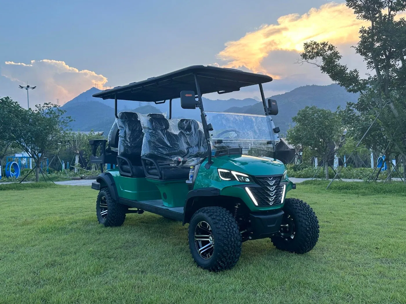Factory New Export Electric Cart Golf Course Club 2/4/6/8 Seater off-Road Sightseeing Car Solar Power Electric Golf Cart