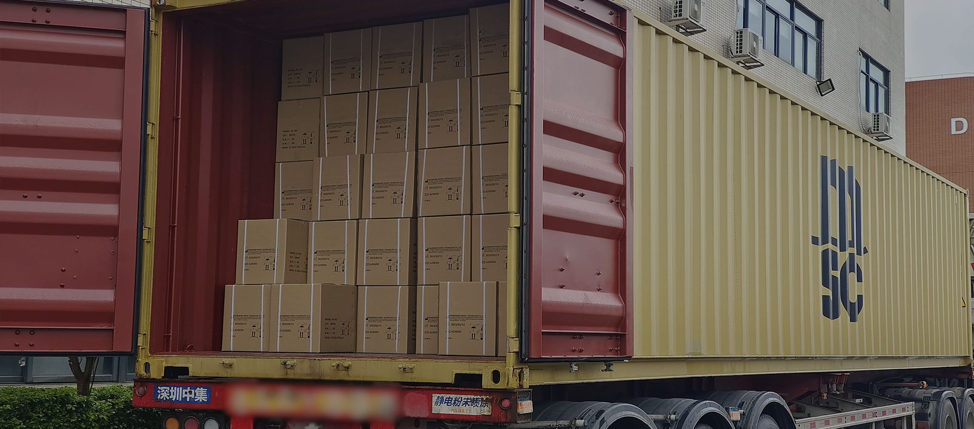 Bulk outdoor jacket production and on-time global delivery