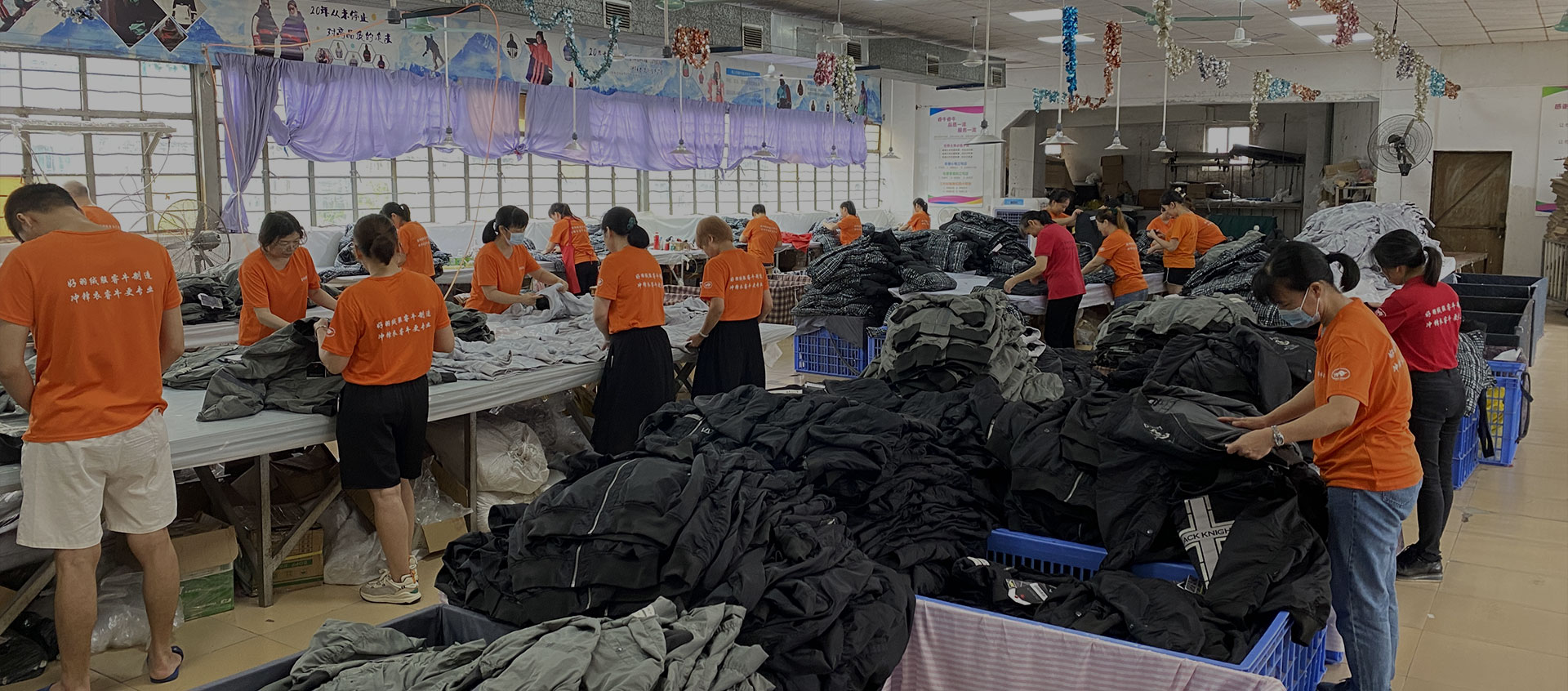 Padded winter jacket quality inspection at the Ruiniu factory