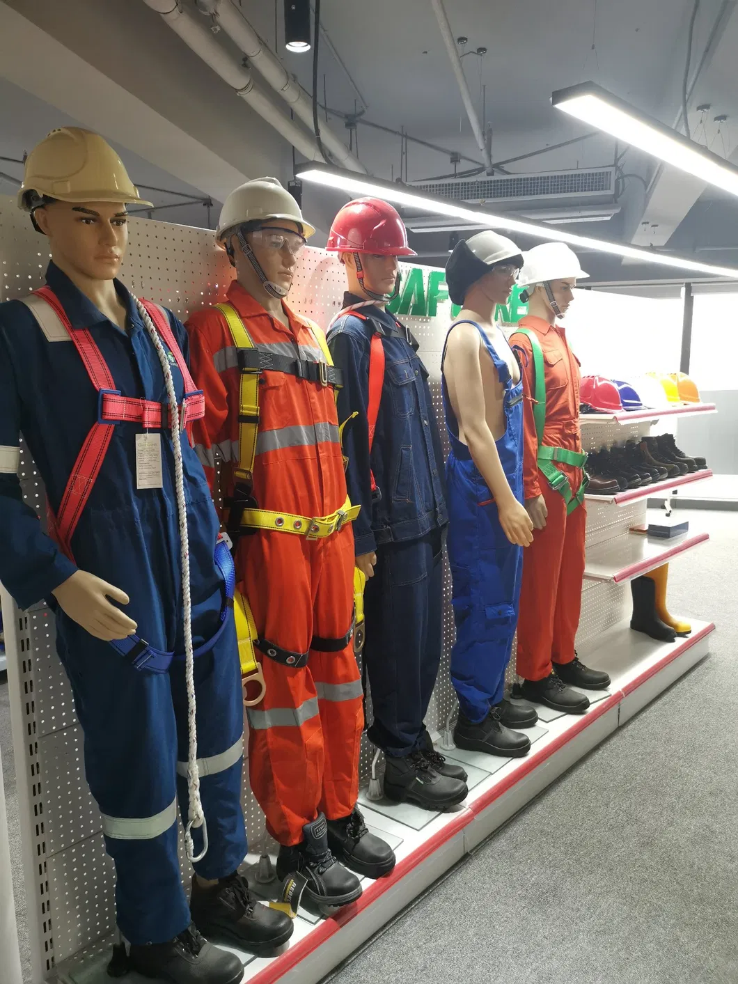 One-Stop Personal Protective Equipment PPE Safety Equipment PPE for Construction Mining