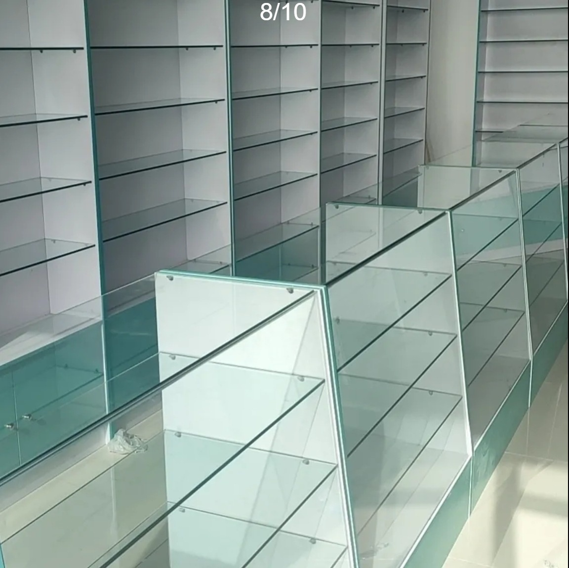 Western Medicine Cabinet Glass Counter Pharmacy Display with Drug Rack Pharmacy Shelves Online Store for Showcases