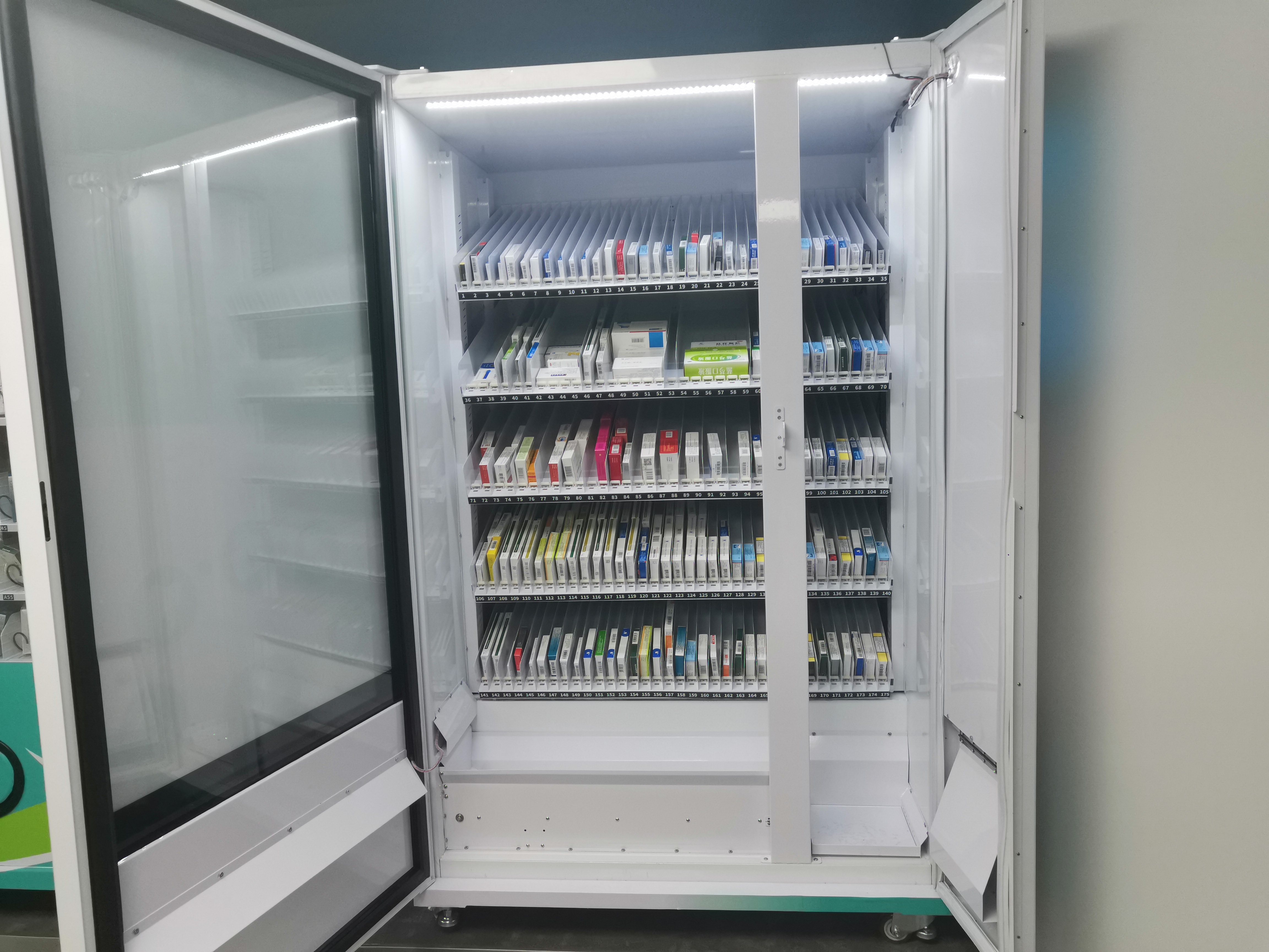 Custom Made OTC Medicine Drugs Pharmacy Mask PPE Smart Vending Machine with 22'inch Touch Screen