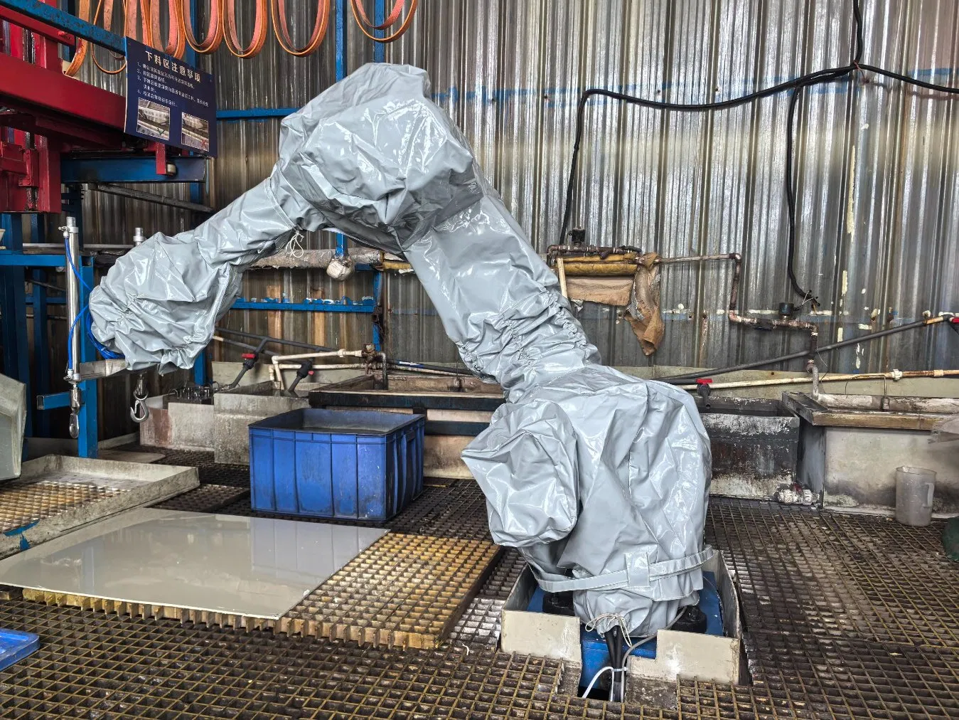 Six-Axis Industrial Robot, High Precision, Heavy Payload, Long Arm Reach