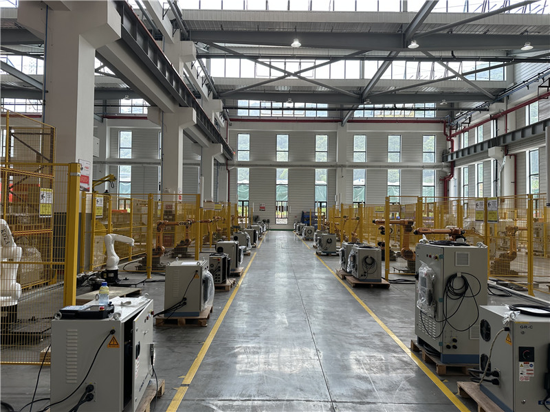 Advanced Industrial Robot Arm for Efficient Arc Welding Solutions