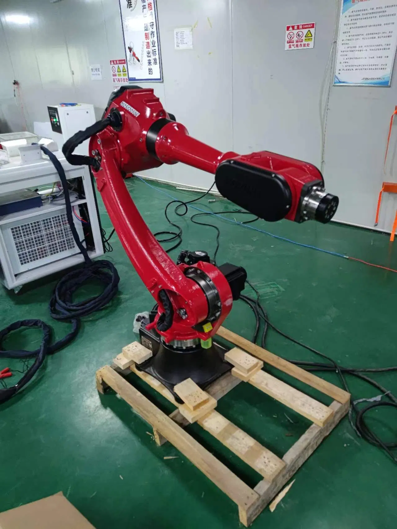 Best Selling CNC 2kw 3kw Welding with Robot Arm for Automatic Welding with Steel