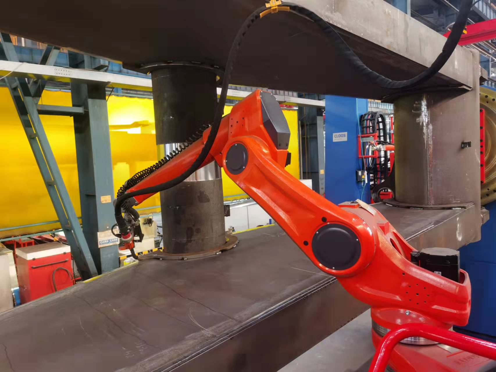 New Customizable Six Axis Welding Robot Arm with PLC Motor Automatic Welding Torch Cleaning Station for Pressure Vessel Welding