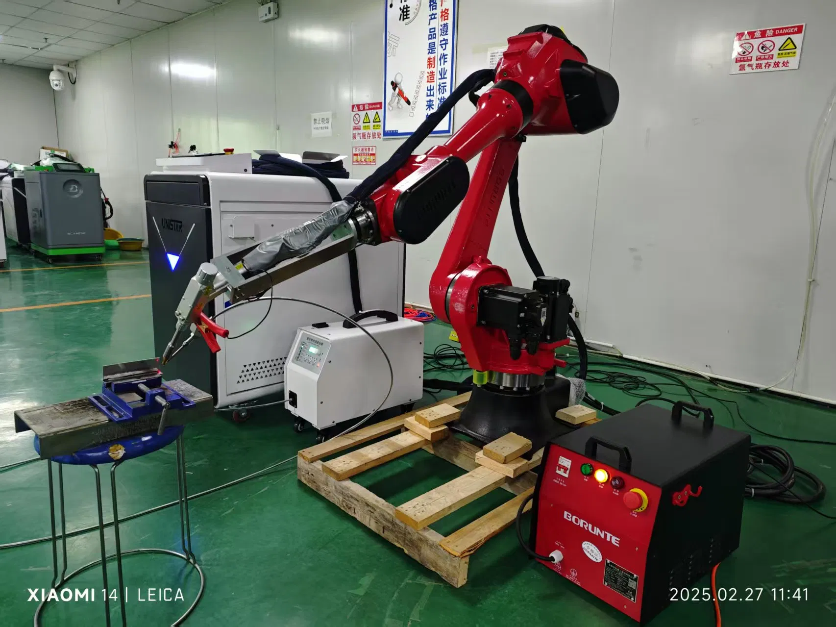 Best Selling CNC 2kw 3kw Welding with Robot Arm for Automatic Welding with Steel