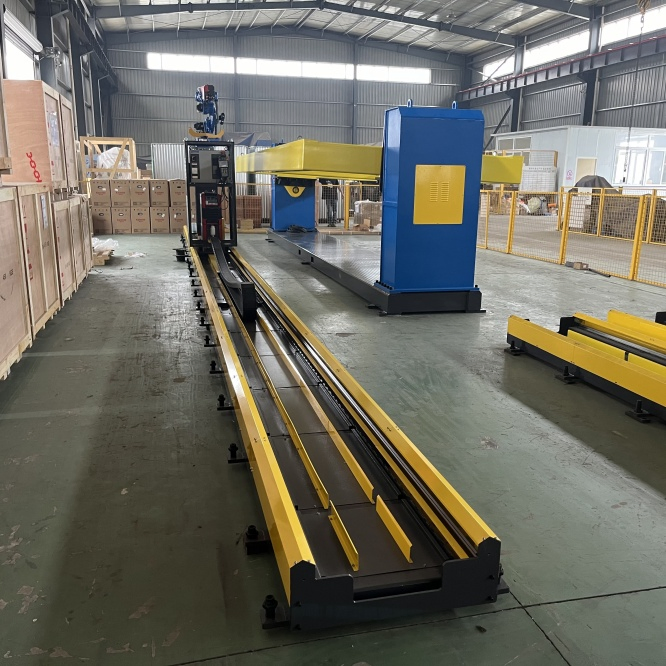 Automated Welding Solution for Carbon Steel Workpieces: Industrial Robot Arm Controlled by a Servo Welding Positioner