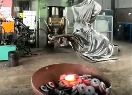 Six-Axis Industrial Robot, High Precision, Heavy Payload, Long Arm Reach