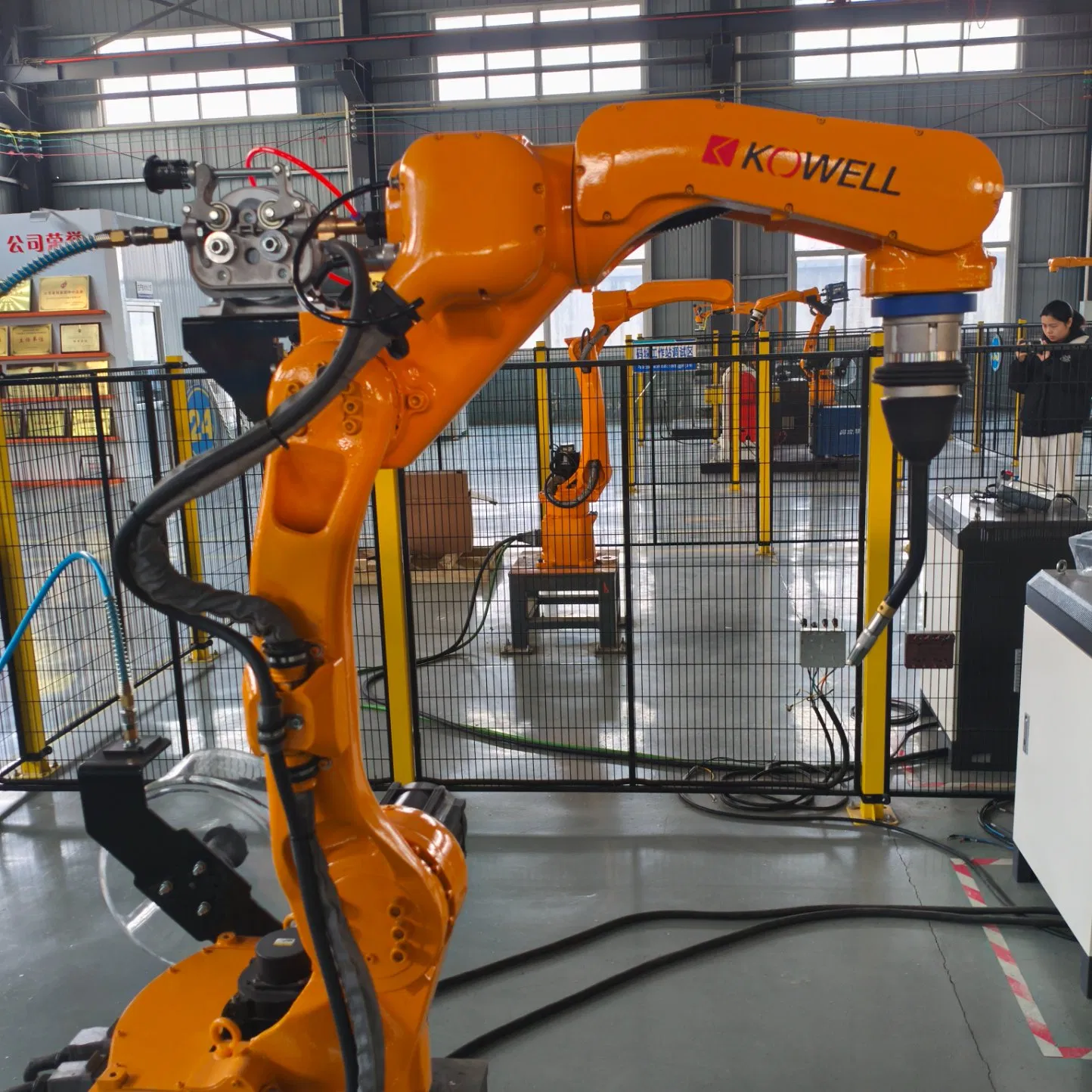 Industrial Robotic Arm for Spot Welding: IP54 Rated for Automotive Sheet Metal