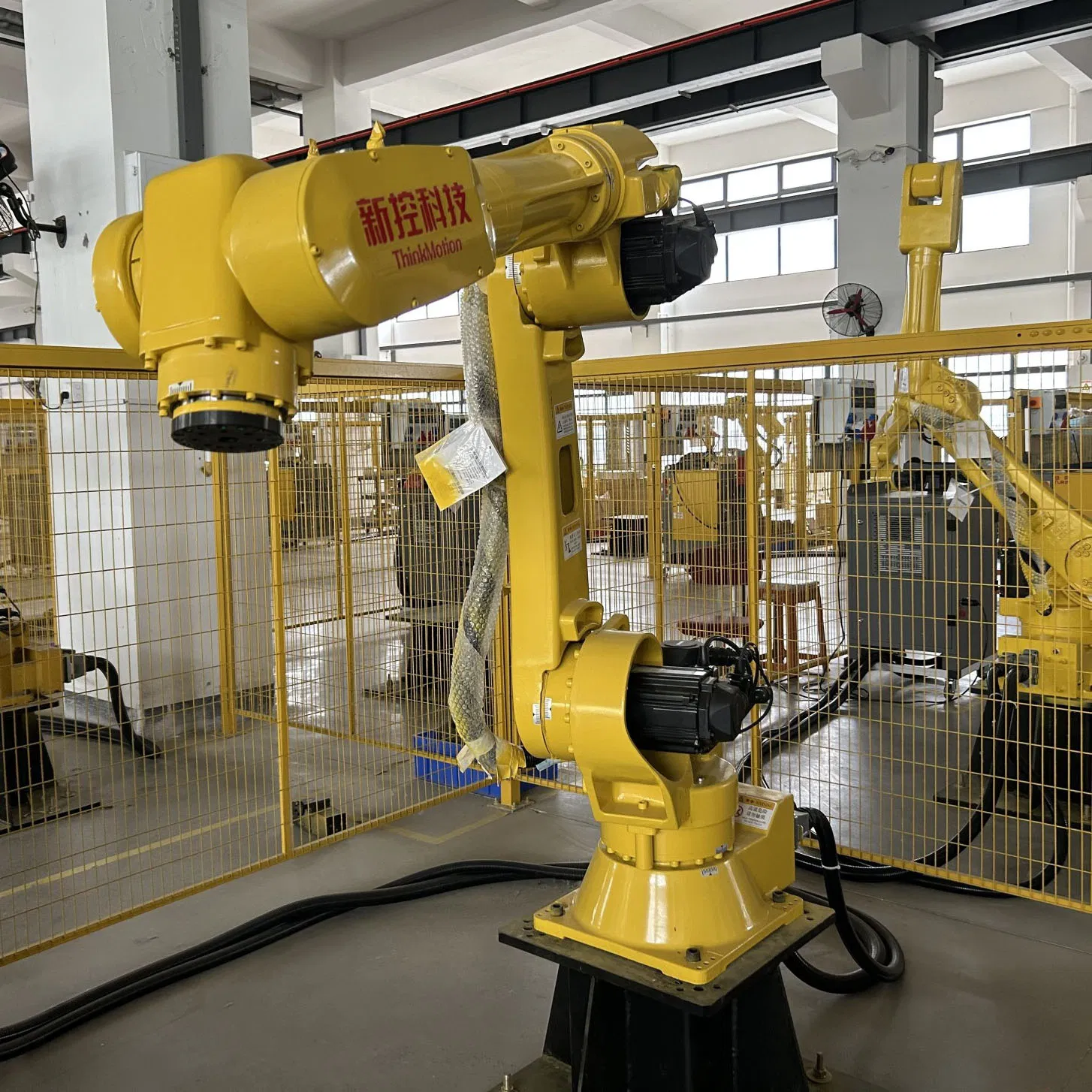 Industrial Pick and Place Robot Arm with 30kg Payload Capacity
