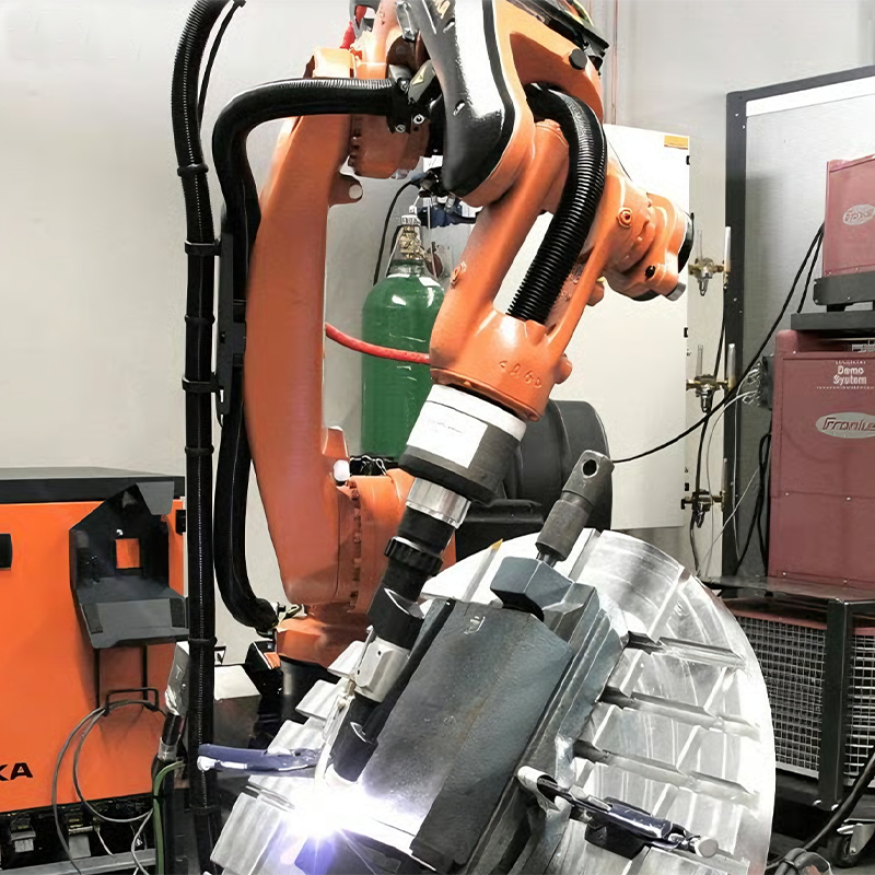 KUKA Six Axis Welding Robot Arm with Automatic Welding Torch Cleaning Station for Steel Structure Welding