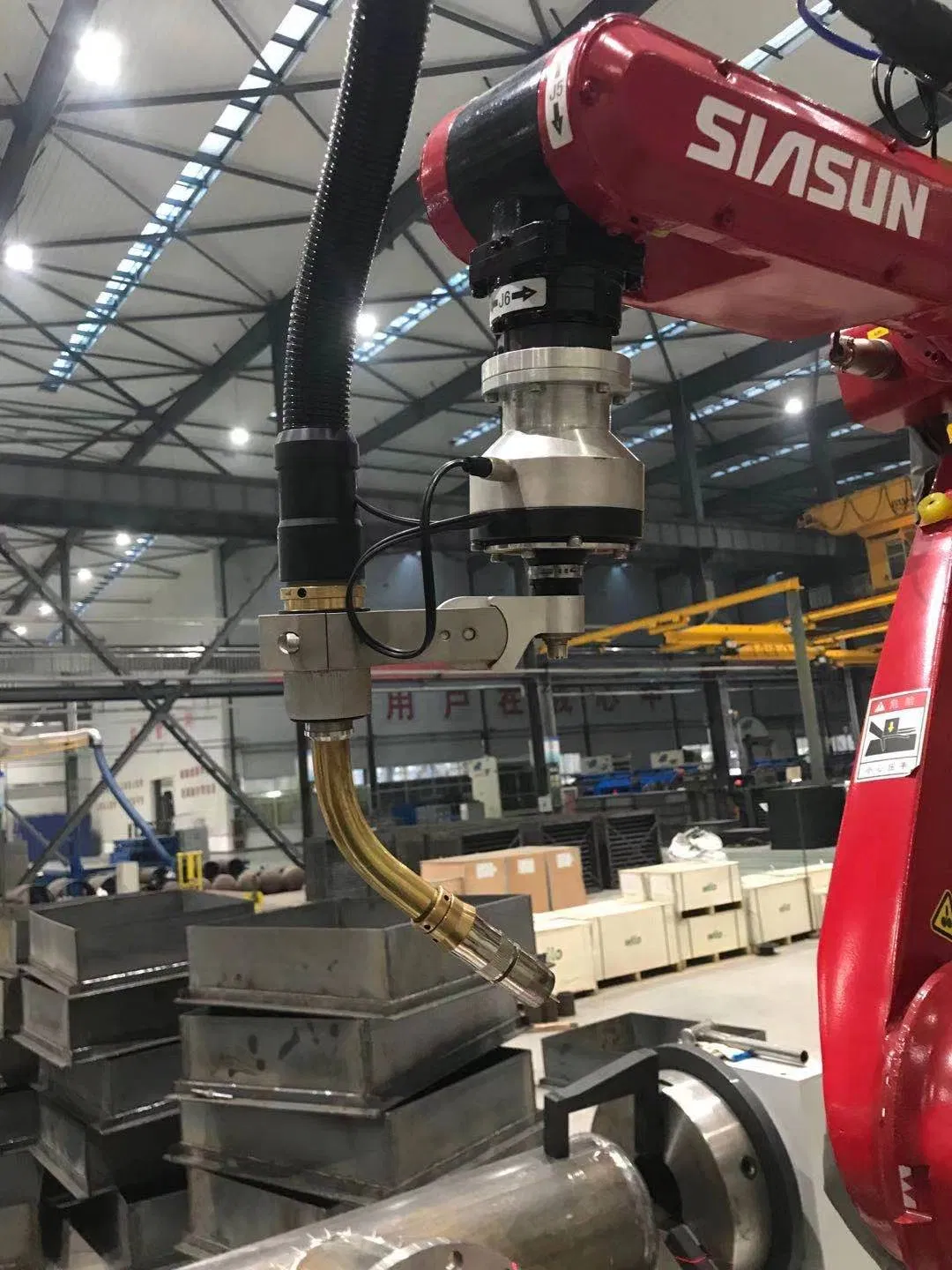 Automatic Pipe Welding Robot with Seam Tracking Function