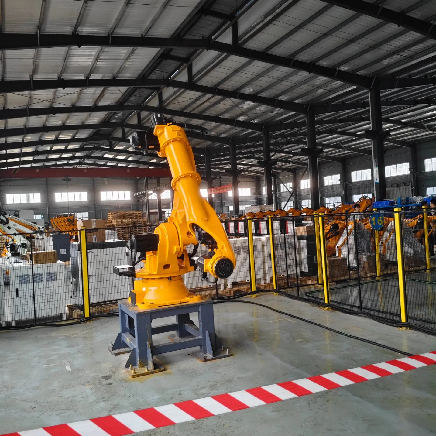 Large-Capacity Six-Axis Robot Arm for Woven Bag Handling and Palletizing