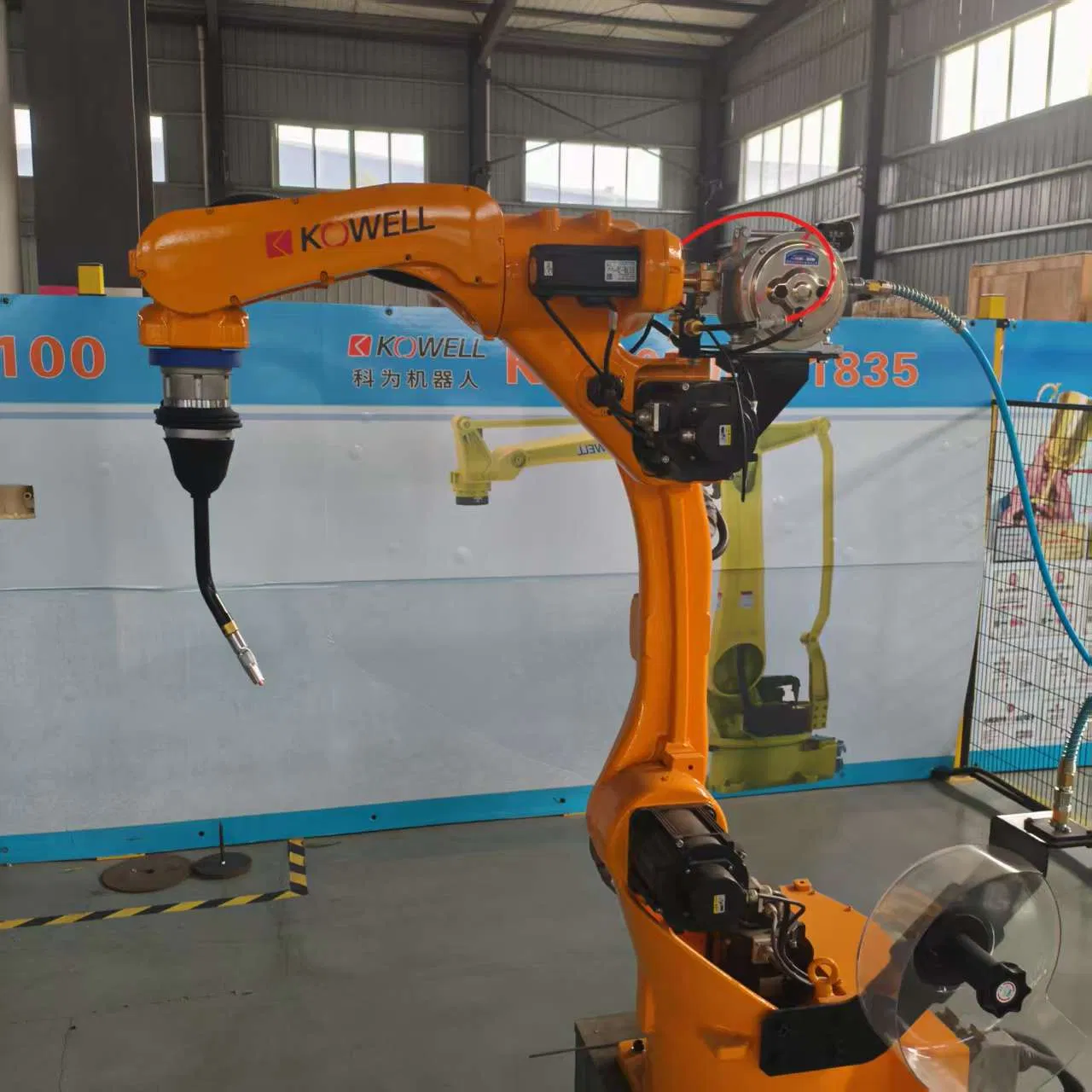 Industrial Robotic Arm for Spot Welding: IP54 Rated for Automotive Sheet Metal