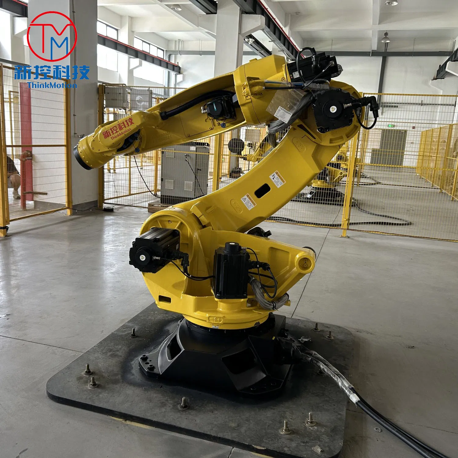 a Multi-Functional Automated Welding 6-Axis Robot Arm Available in Multiple Industries