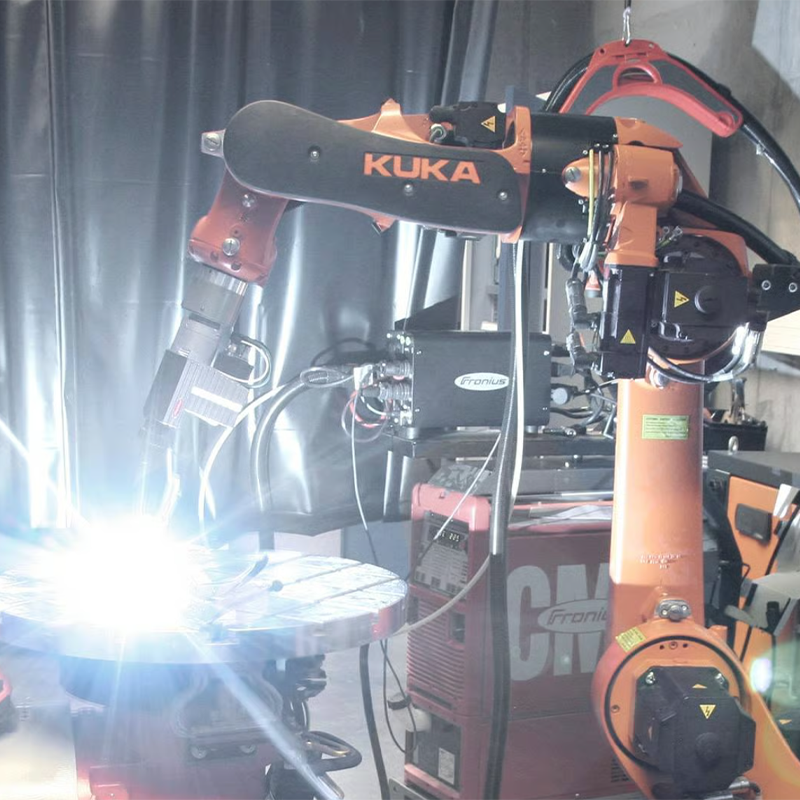 KUKA Six Axis Welding Robot Arm with Automatic Welding Torch Cleaning Station for Steel Structure Welding