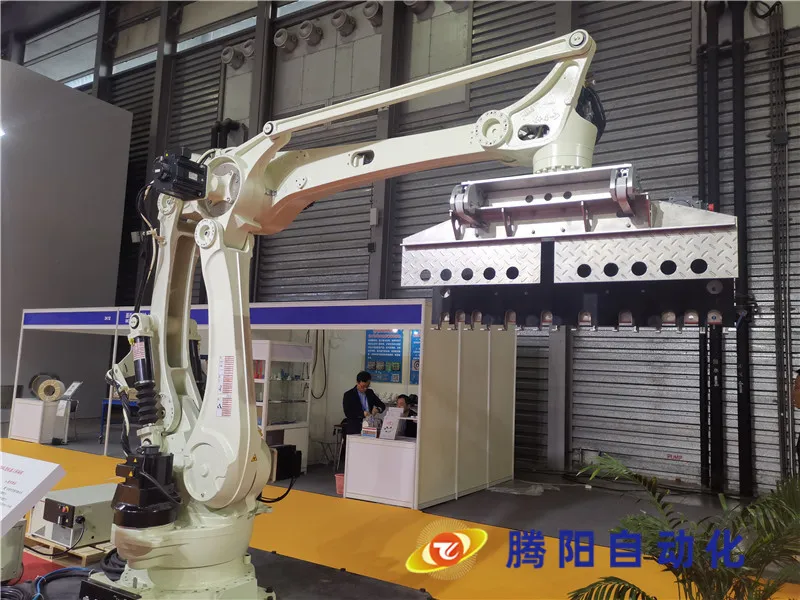Boxed Robot Arm Stacking