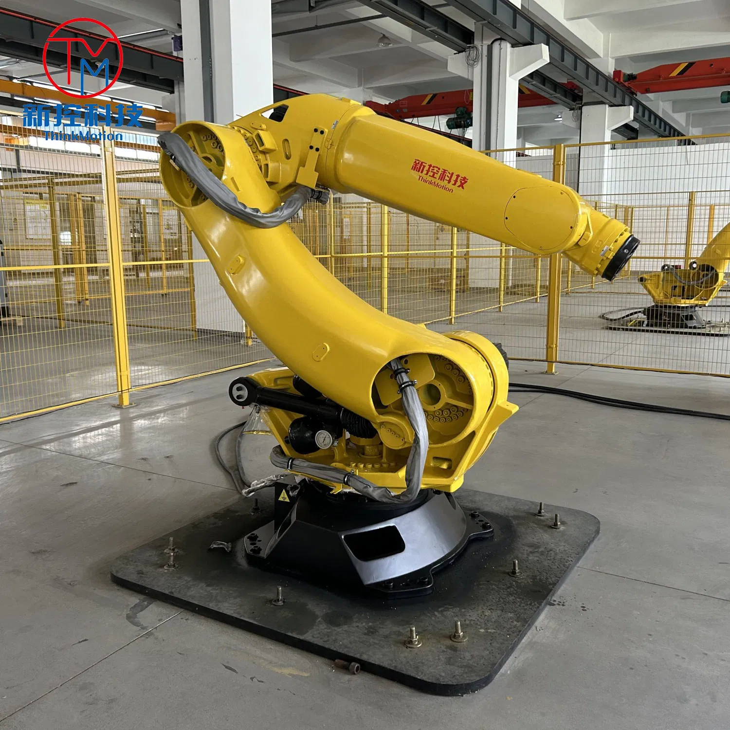 a Multi-Functional Automated Welding 6-Axis Robot Arm Available in Multiple Industries