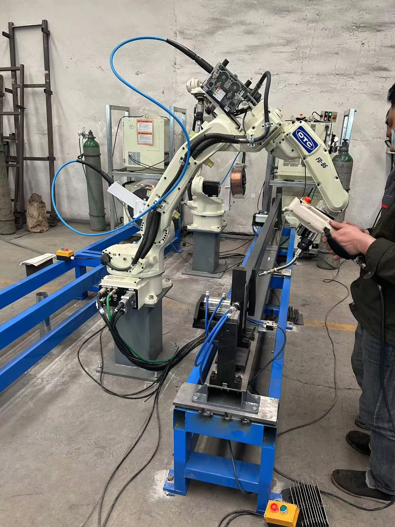Six Axis Articulated Industrial Robot Arm Welding Smart Robotic Arm for Welding