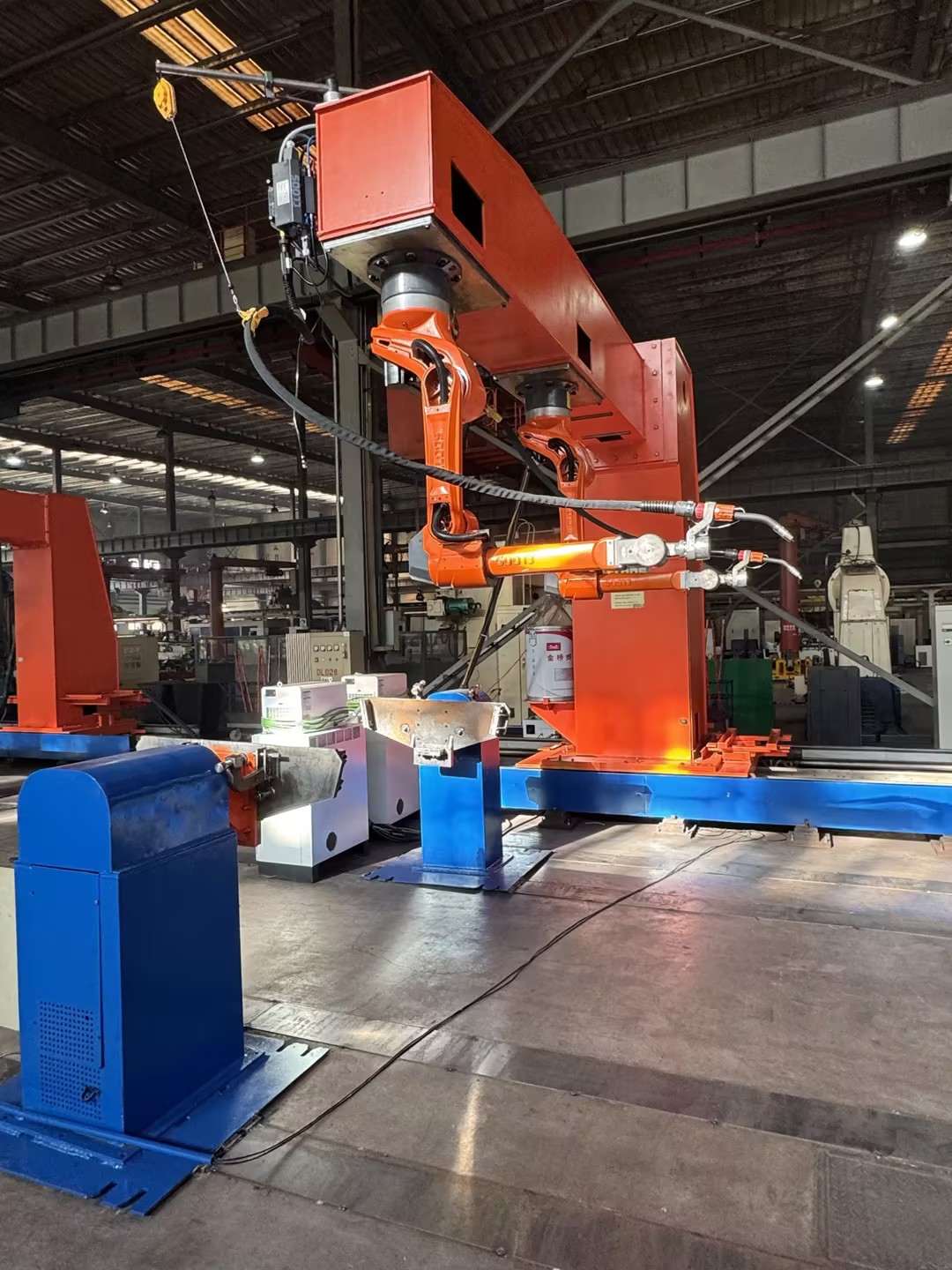 Six Axis Welding Robot Arm with Automatic Welding Torch Cleaning Station for Metal Bed Frame Welding