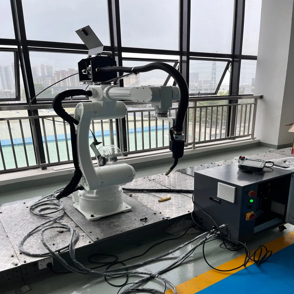 China Factory metal rust-proof Electric automatic robotic arm with CE