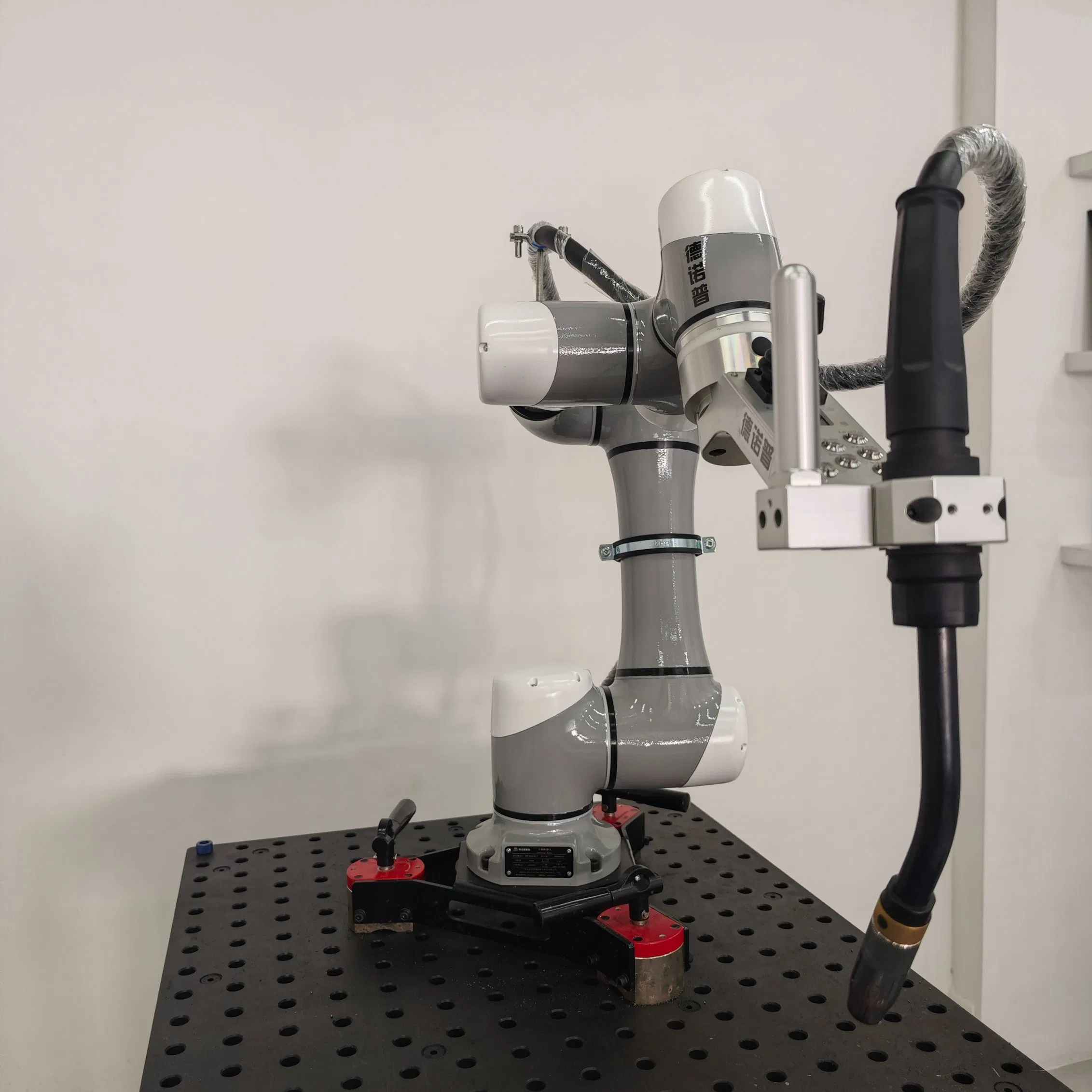 Advanced High-Precision Robotic Arm for Welding Carbon Steel