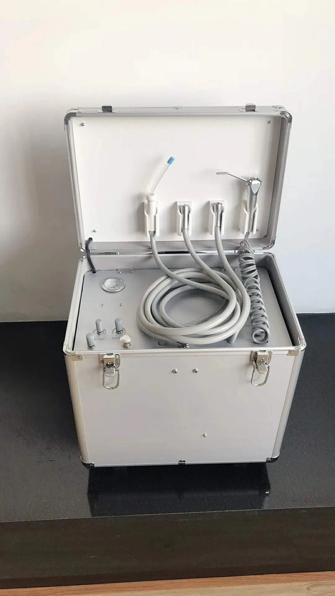Dt402A Built-in Compressor and Suction Portable Dental Unit