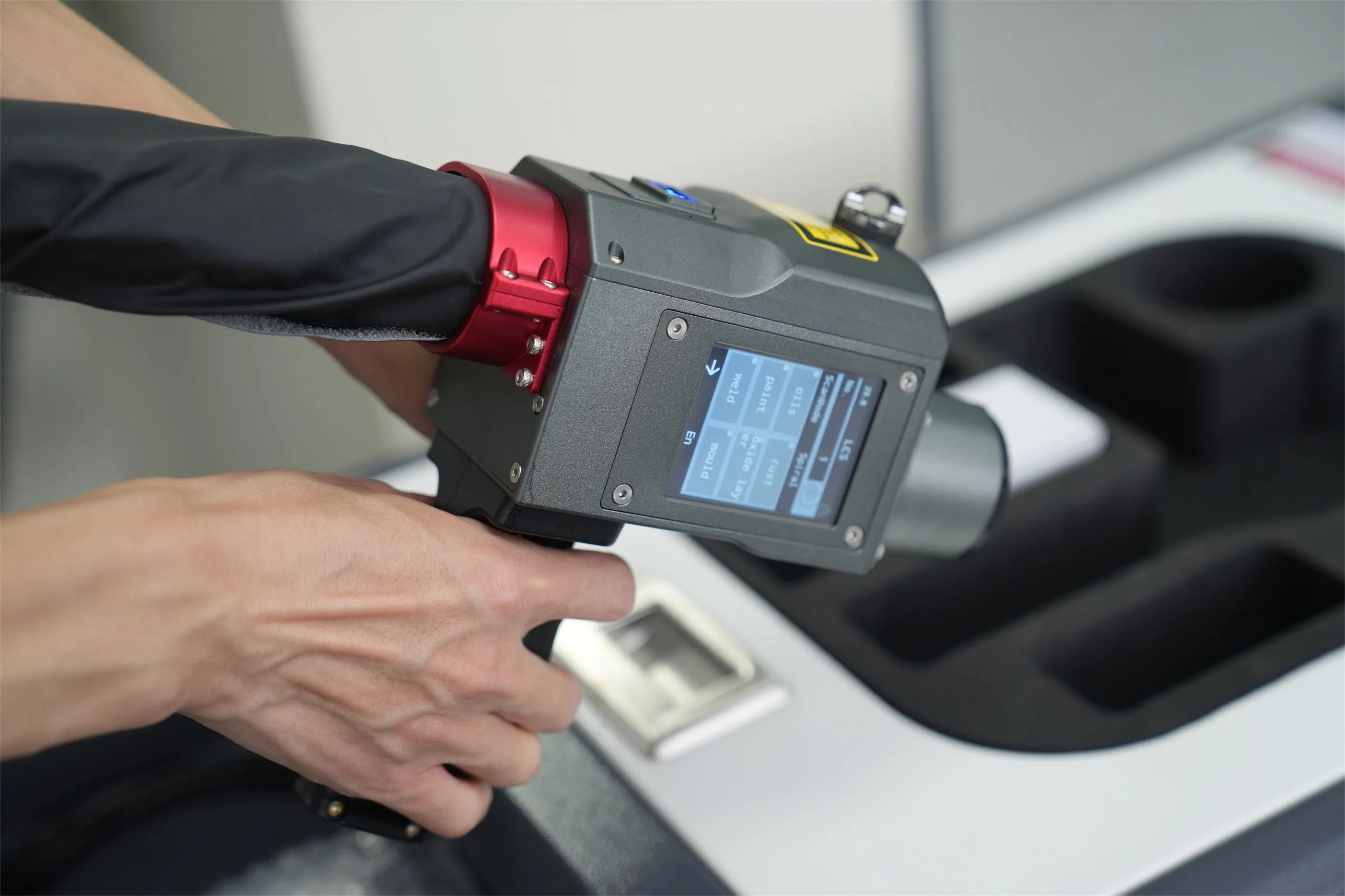 Precision Non-Contact Laser Cleaning System for Glass Restoration Projects