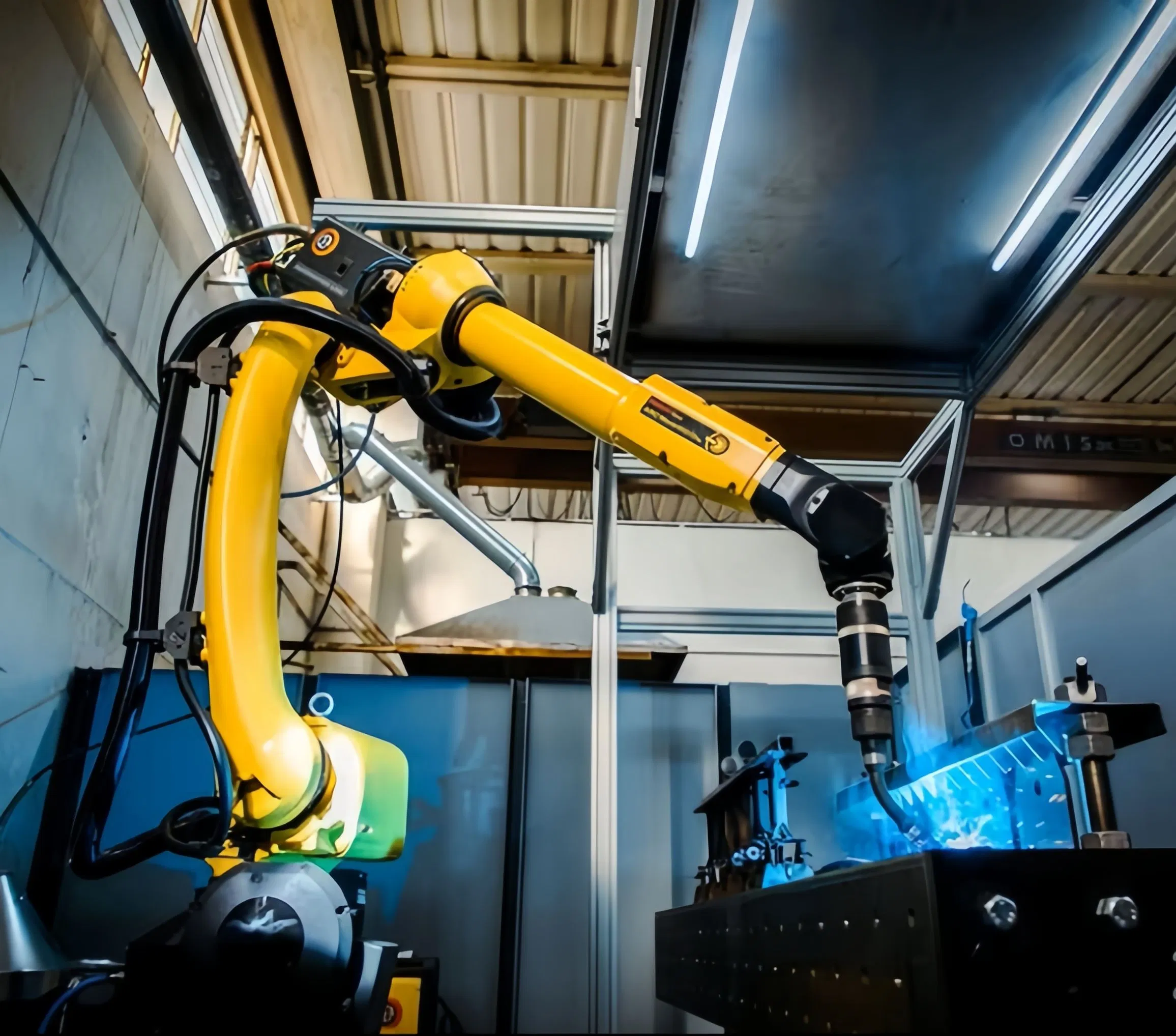 Fanuc M-20ID/25 Load 25kg 1831mm Low Spatter Thin Plates ≥1mm Arc Welding Robot Hollow Wrist with Rotary Positioner Megmeet Welding Power Source