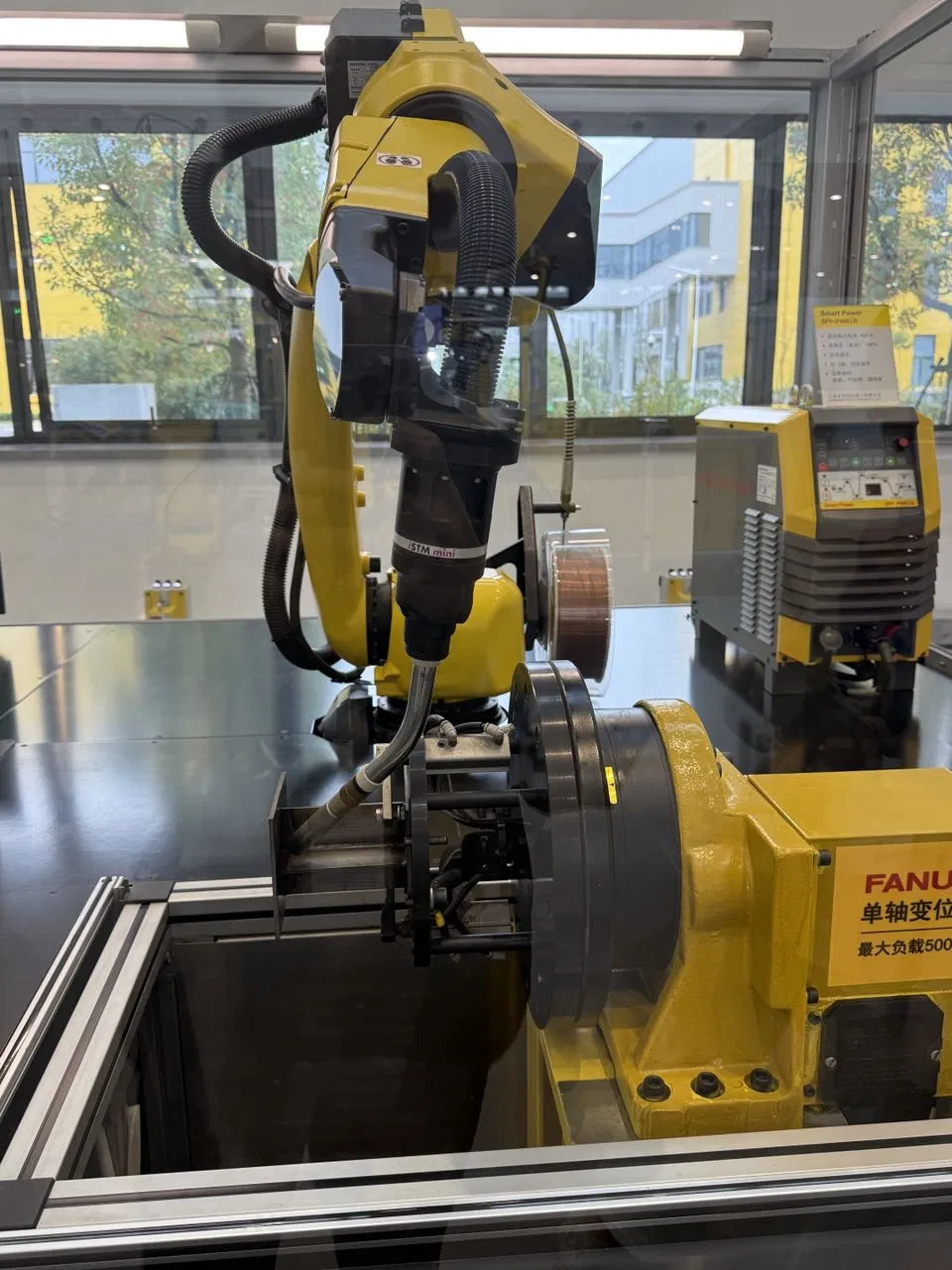 High Efficiency Fanuc Robot Arm M-10ID/10L Laser Welding Robot Intelligent Laser Welding Seam Tracking Raycus Laser Power Source