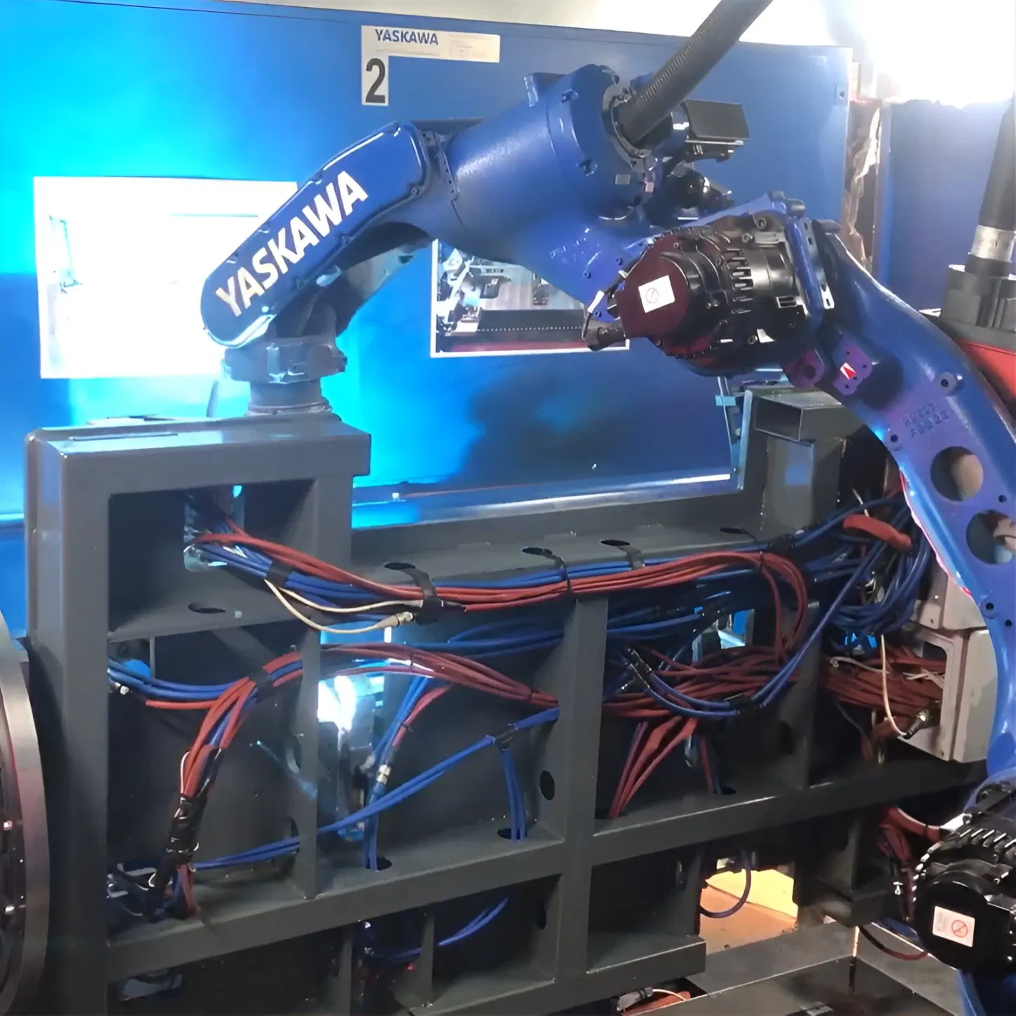 Automatic Intelligent Welding Robot Yaskawa Ar2010 Splash-Free Smooth Seam Sheet Metal Steel Structure Welding Equipment