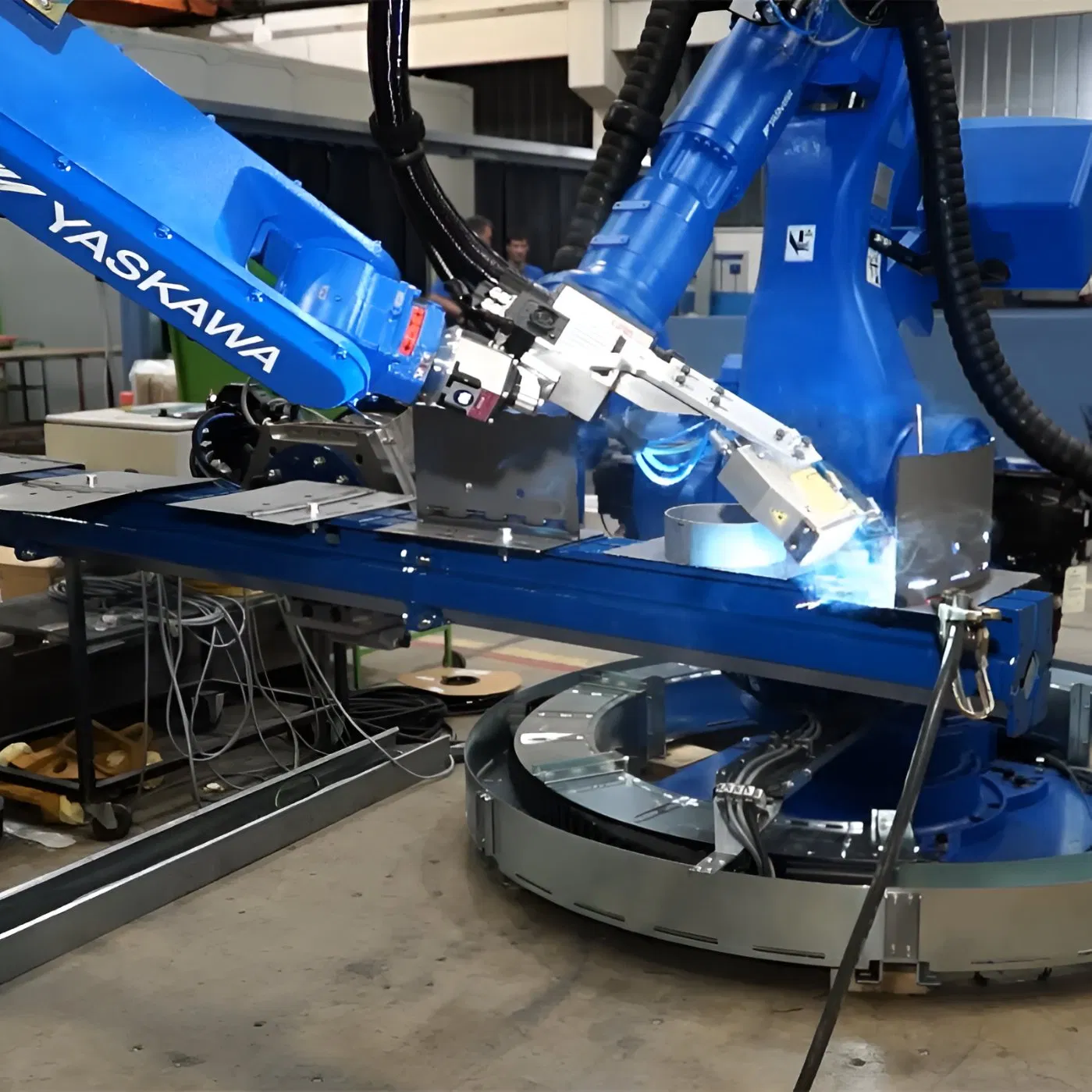 Automatic Intelligent Welding Robot Yaskawa Ar2010 Splash-Free Smooth Seam Sheet Metal Steel Structure Welding Equipment