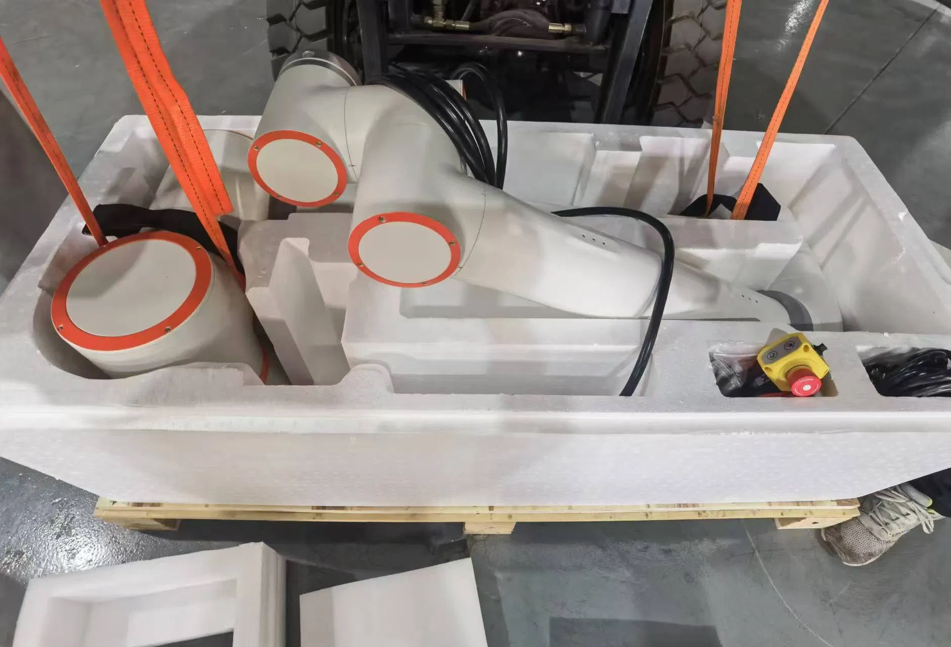 Smart Cooperative Robot Welding Machines for Enhanced Productivity