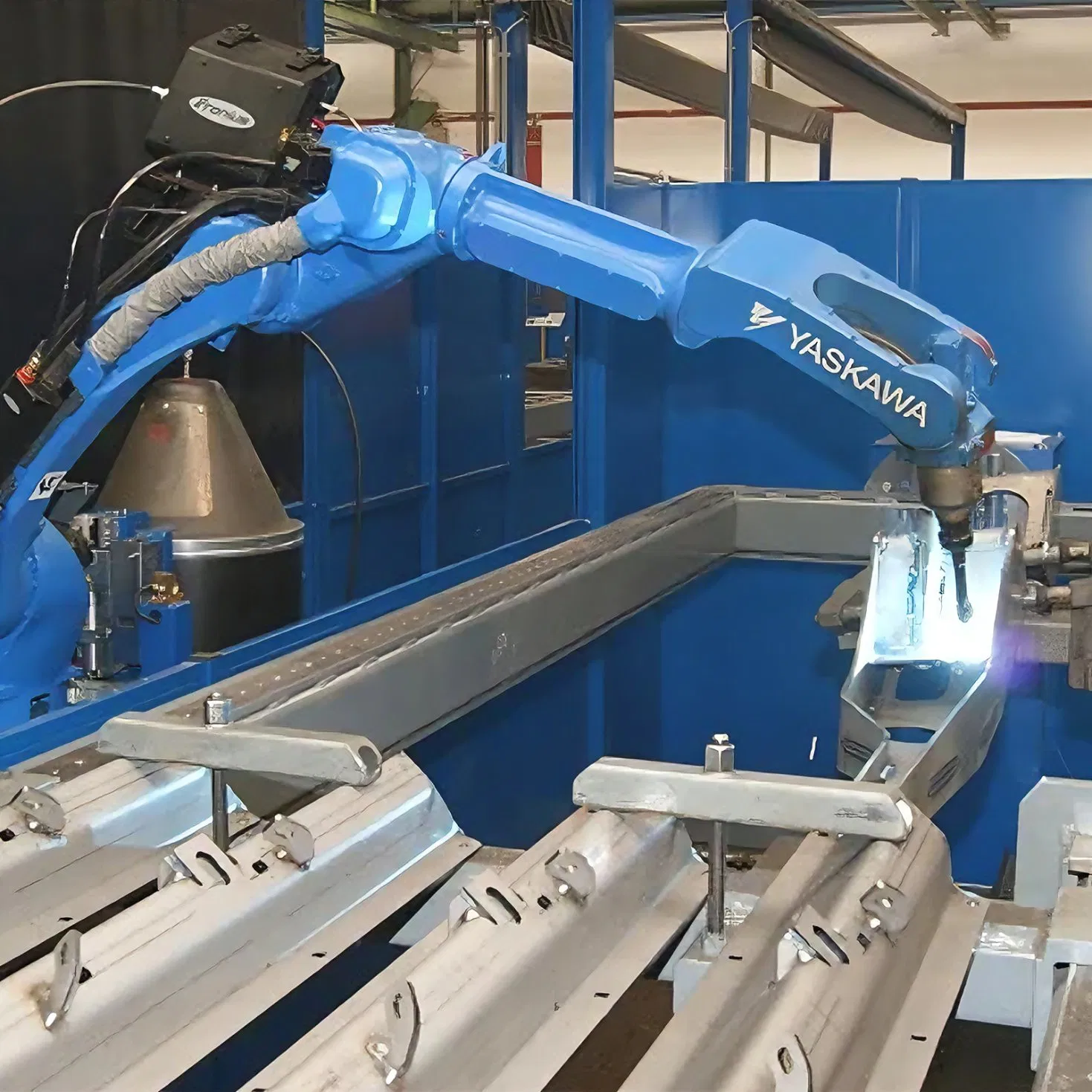 Automatic Intelligent Welding Robot Yaskawa Ar2010 Splash-Free Smooth Seam Sheet Metal Steel Structure Welding Equipment