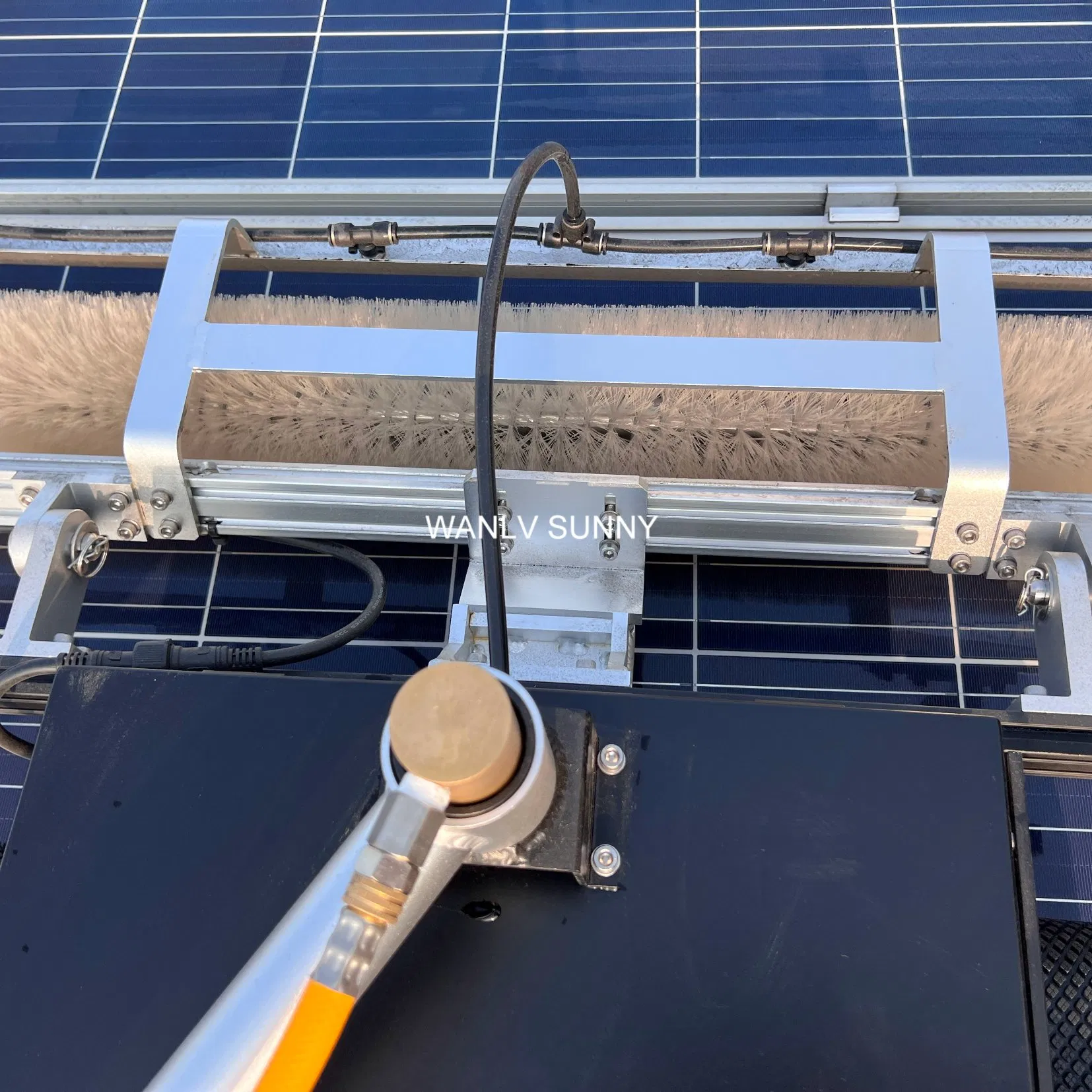 Efficient Crawler Type Cleaning Machine 150-Meter Remote Control Solar Panel Cleaning Robot